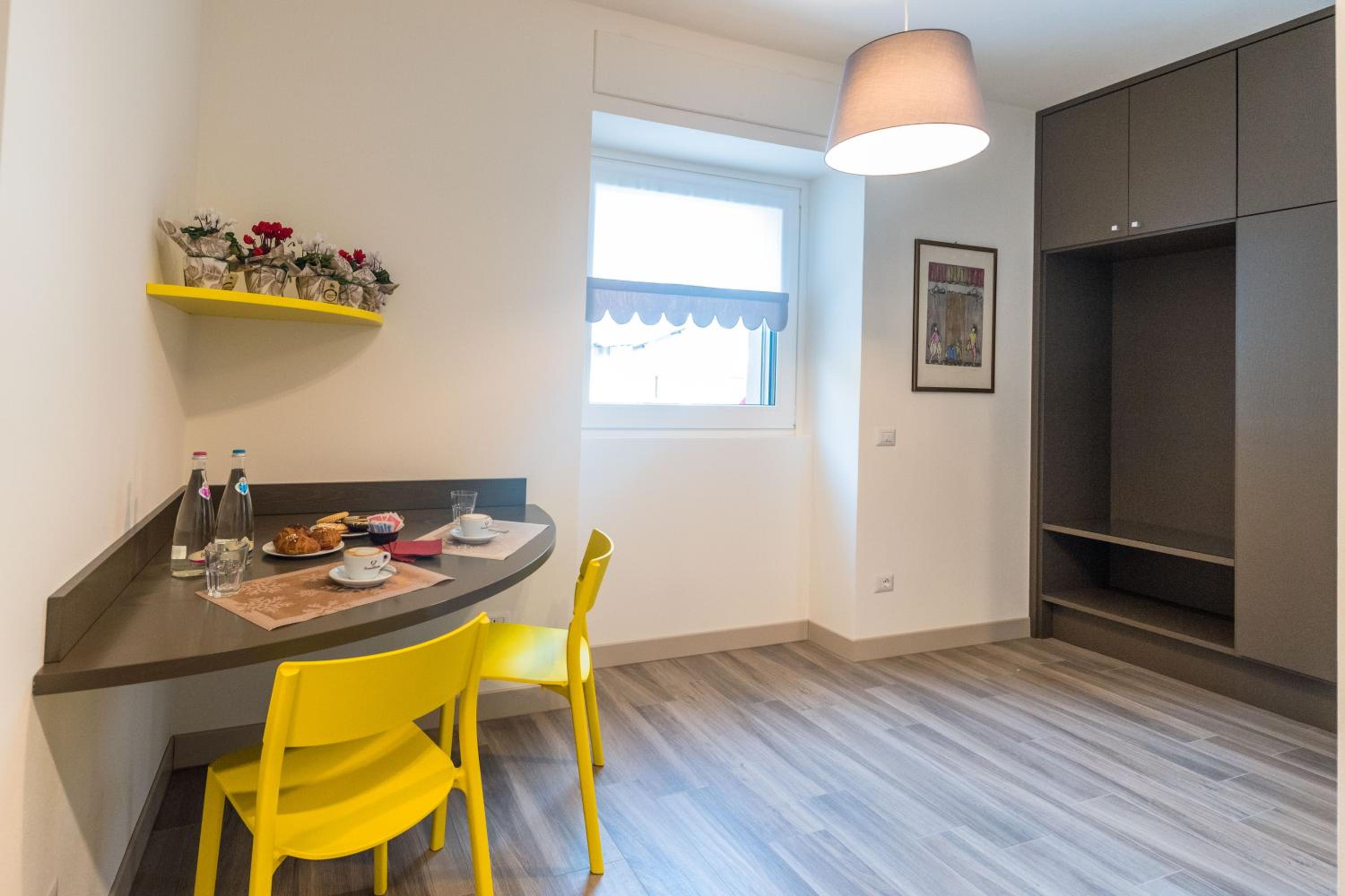 Junior Suite with Balcony - Photo 5