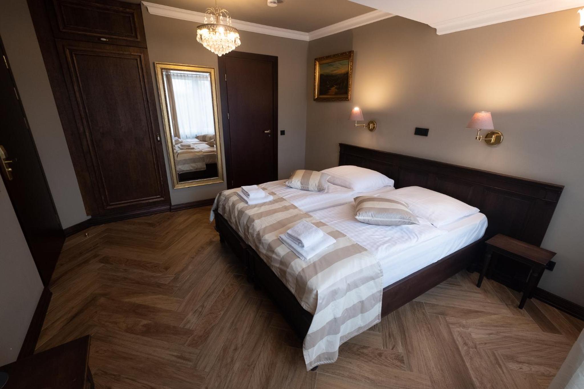 Double Room thumbnail 6