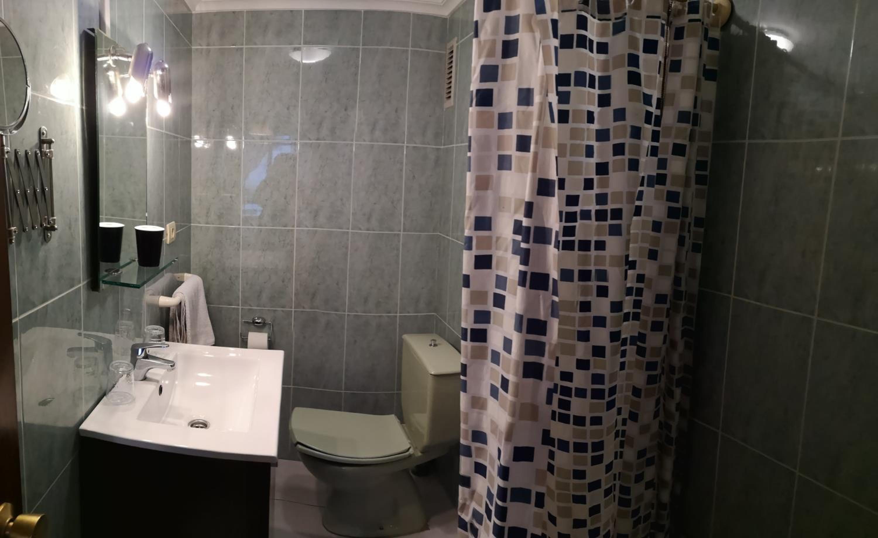 Double or Twin Room - Photo 7