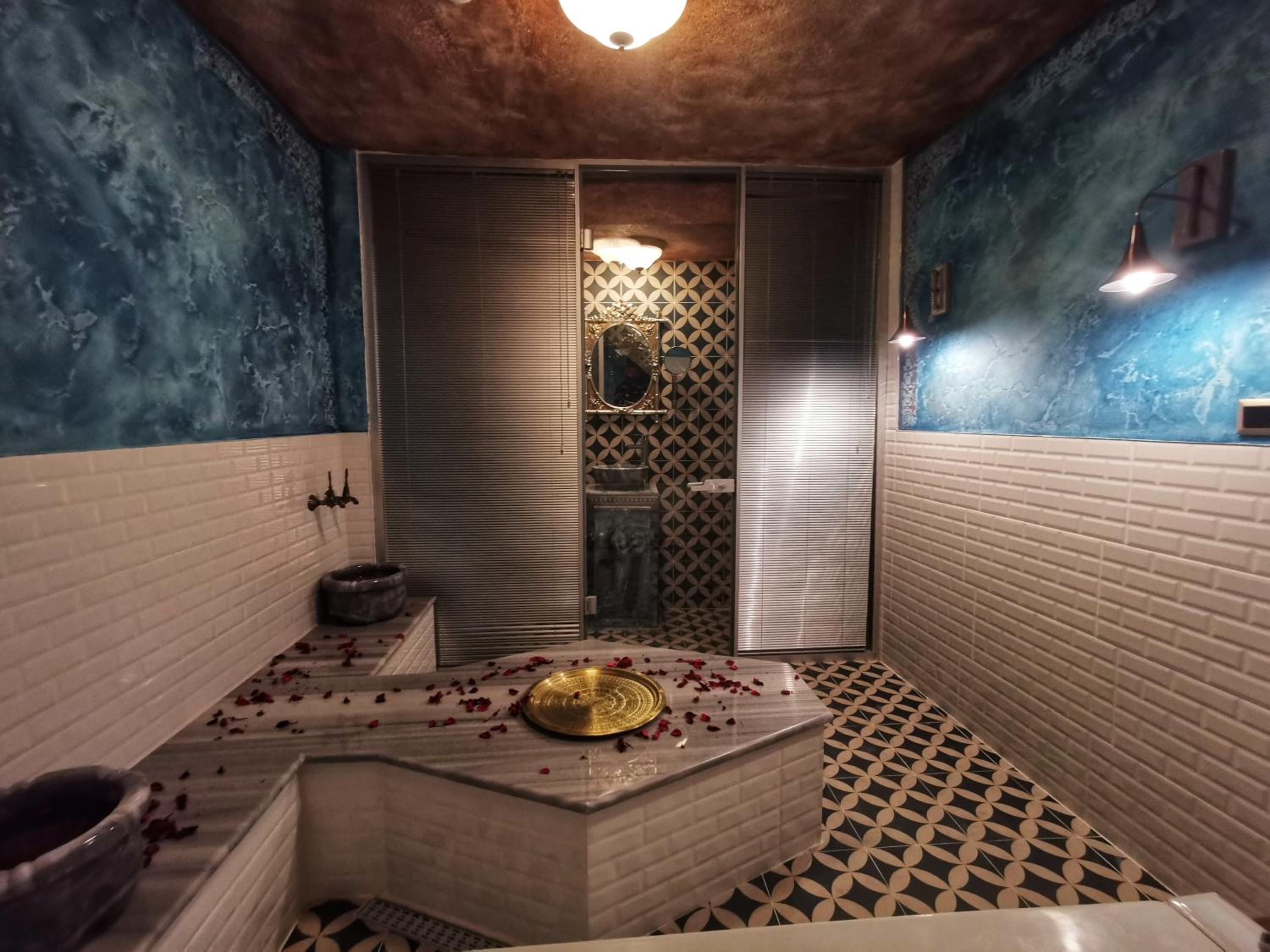 Queen Suite with Turkish Bath and Spa Bath photo 2