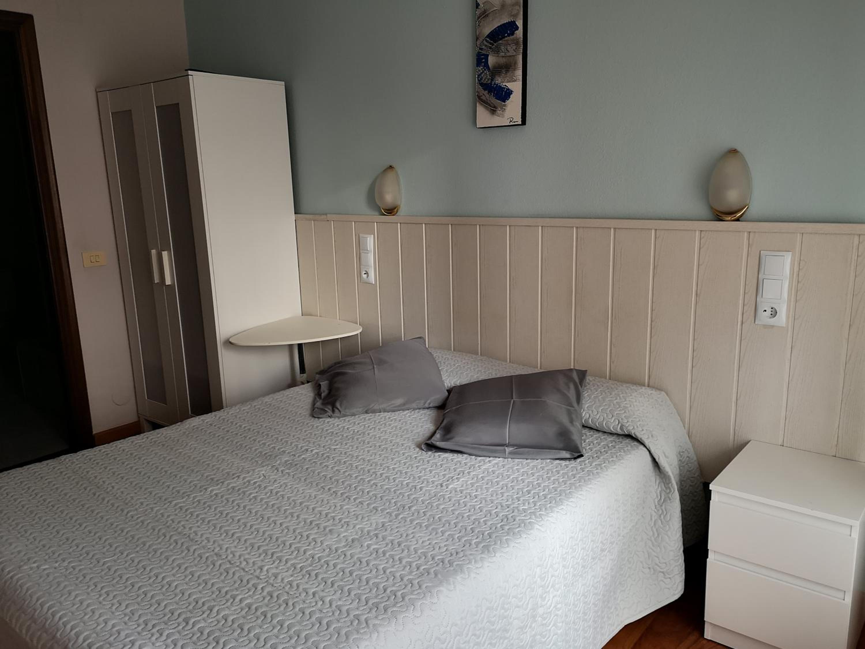 Double or Twin Room - Photo 2