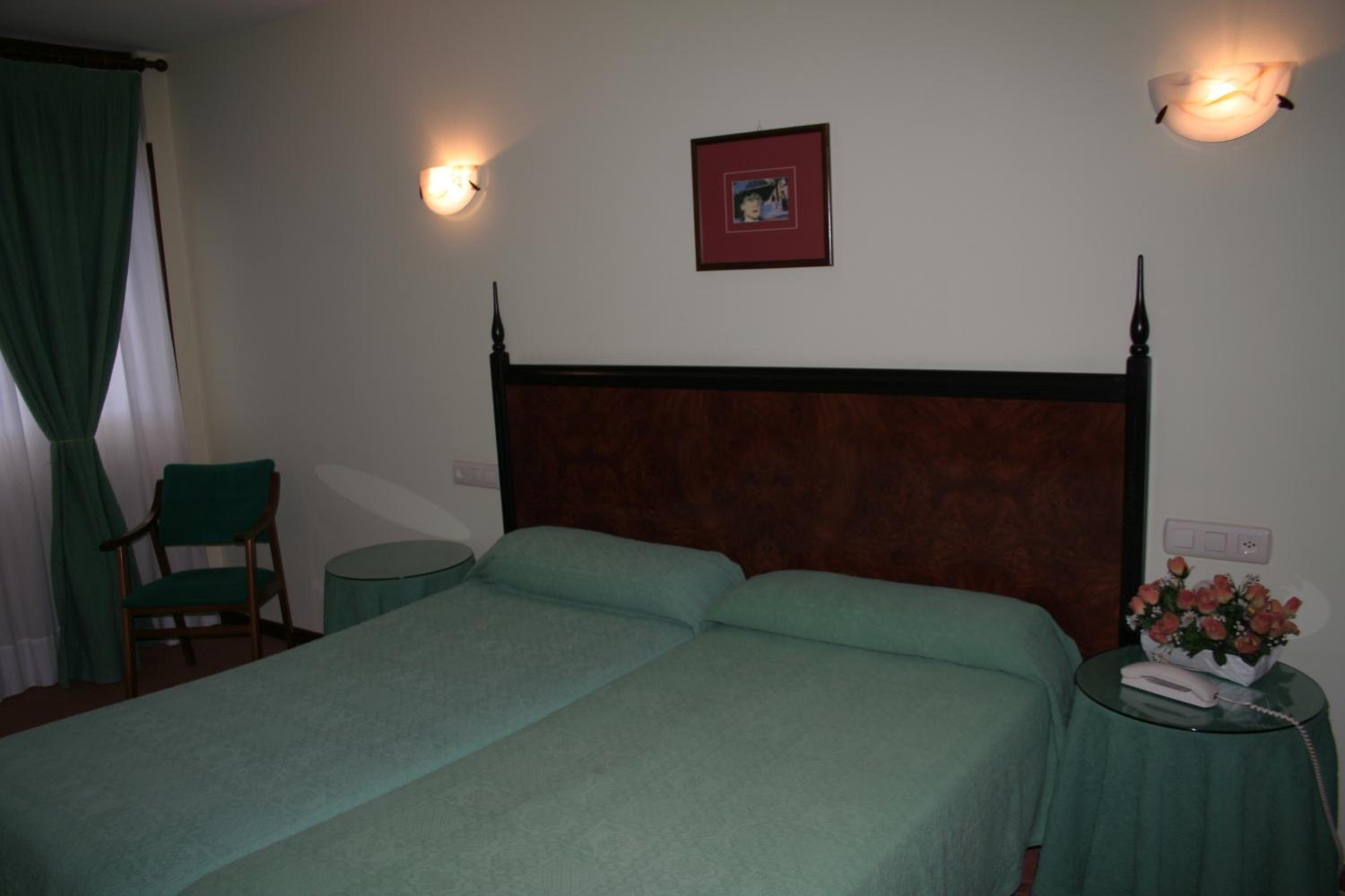 Double or Twin Room photo 3