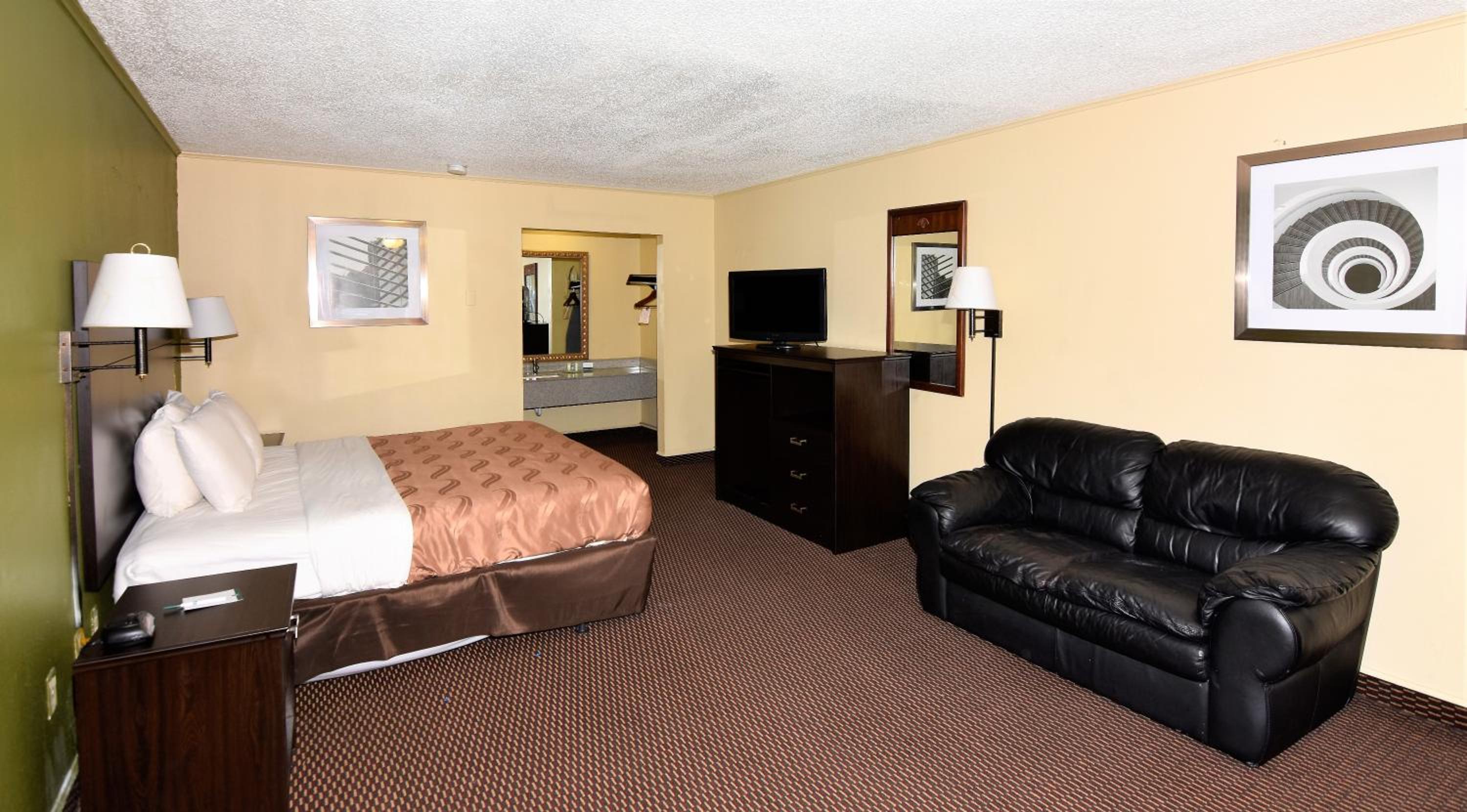 King Room - Non-Smoking - Photo 2