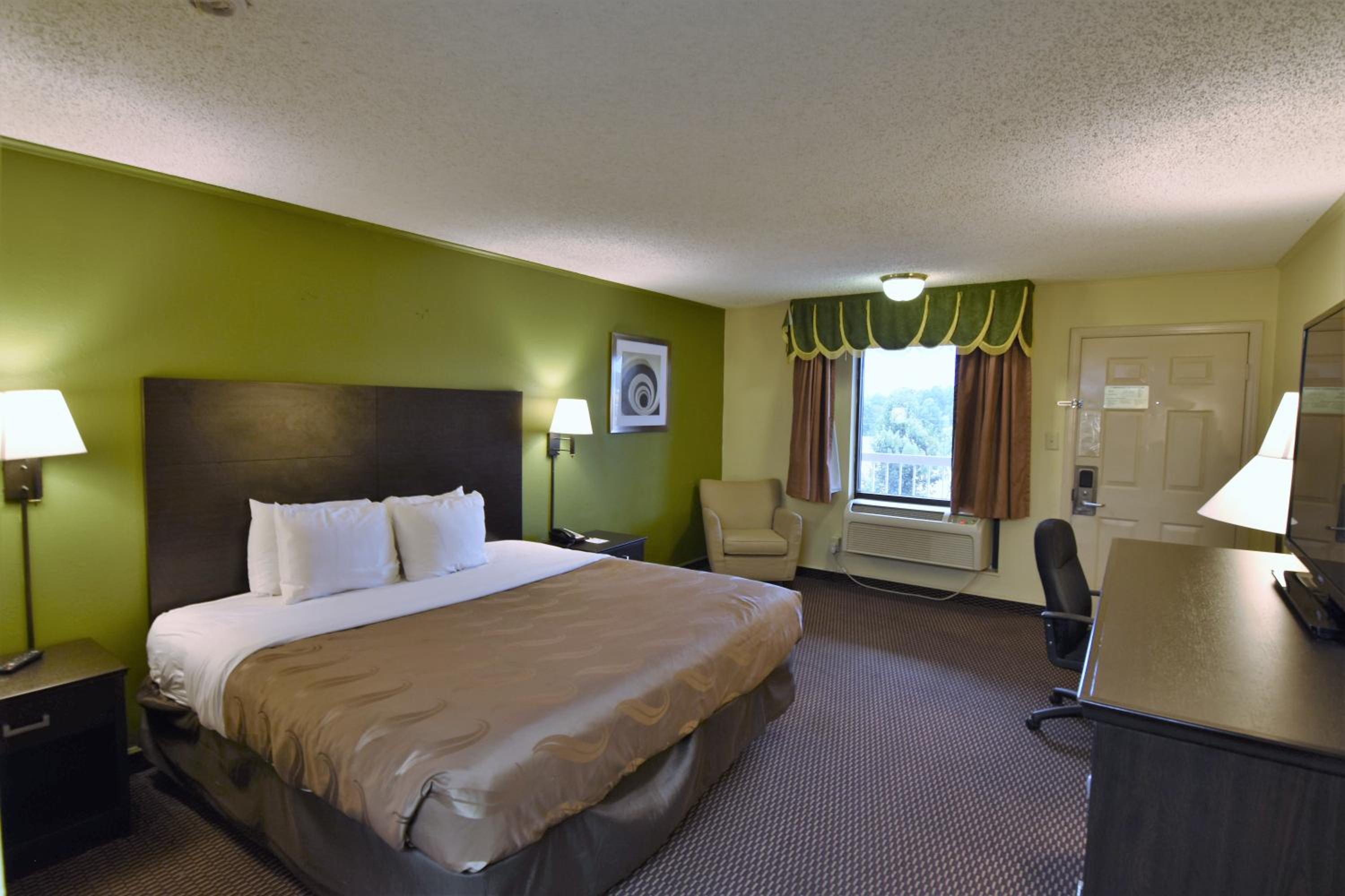 King Room - Non-Smoking - Photo 4