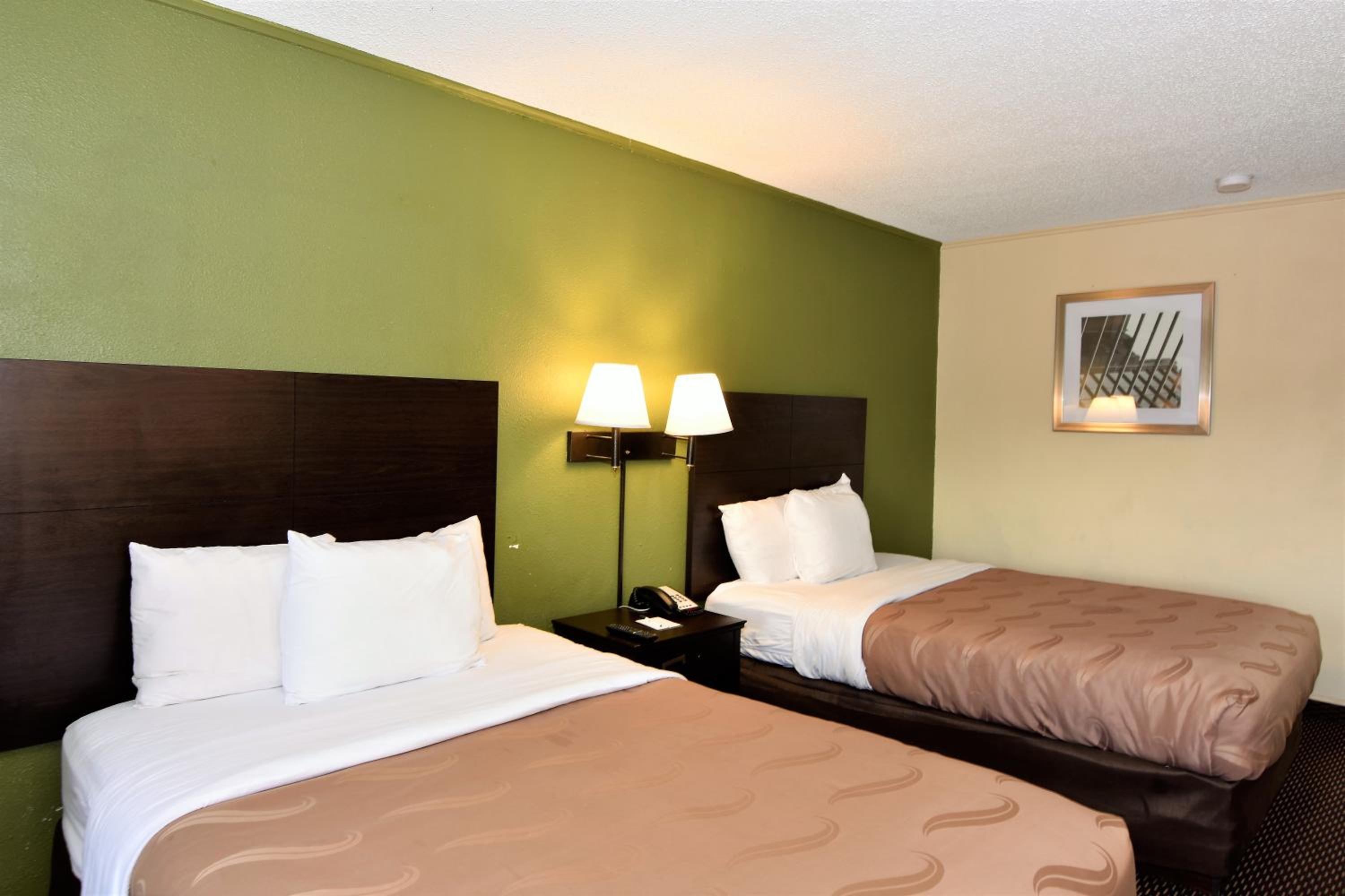 Double Room with Two Double Beds - Smoking - Photo 4