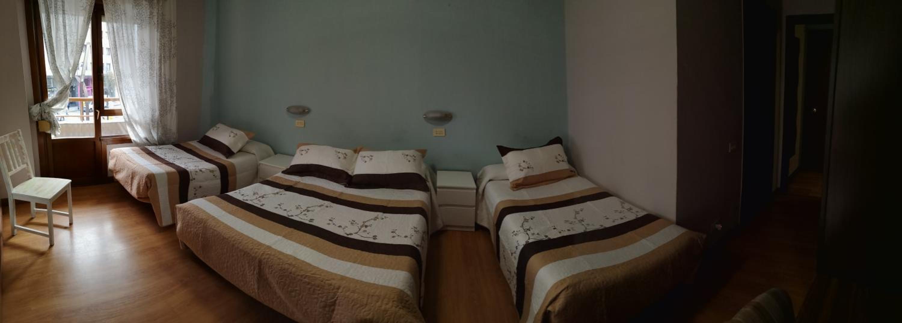 Family Room with Private Bathroom - Photo 2