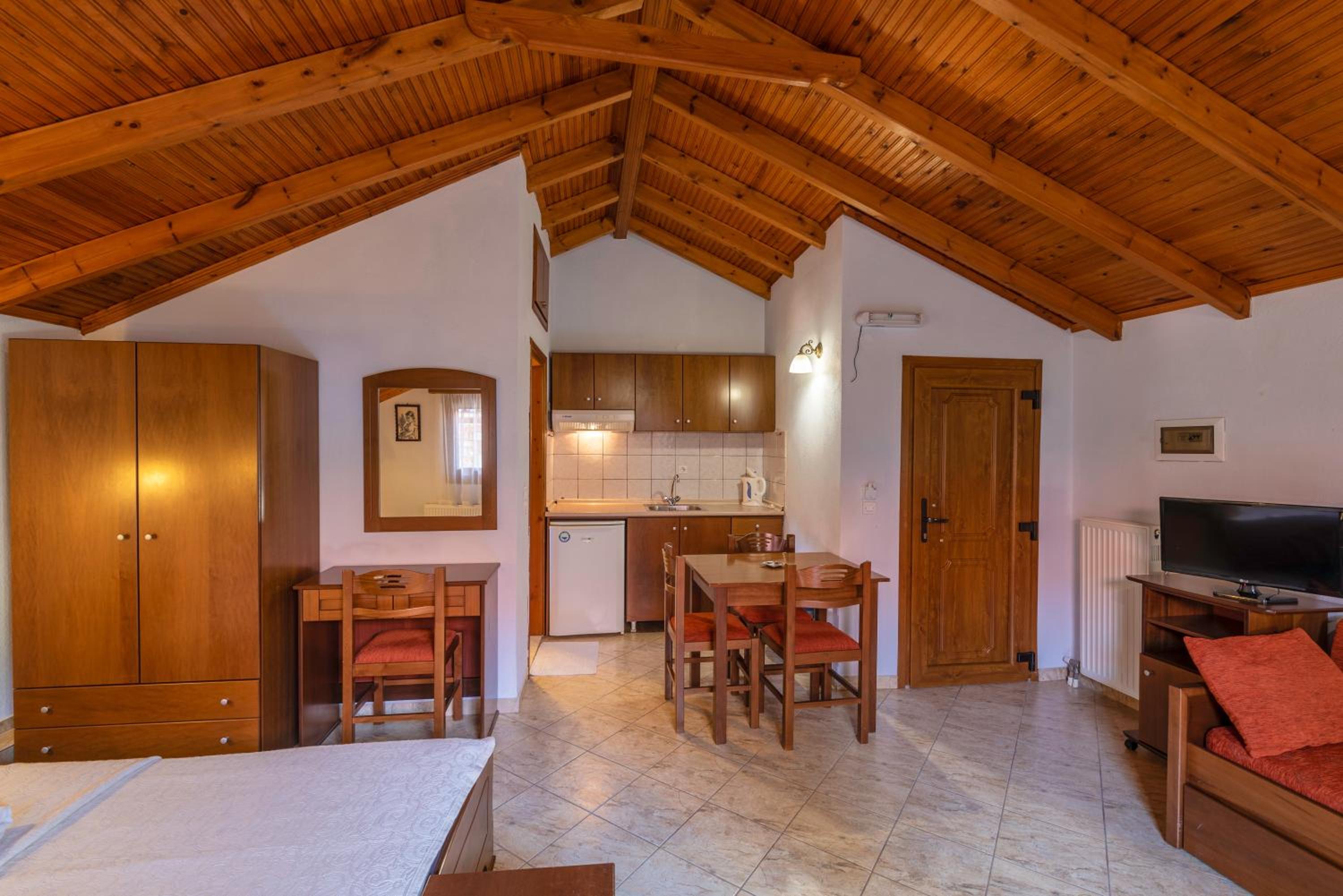 Family Studio - Photo 1