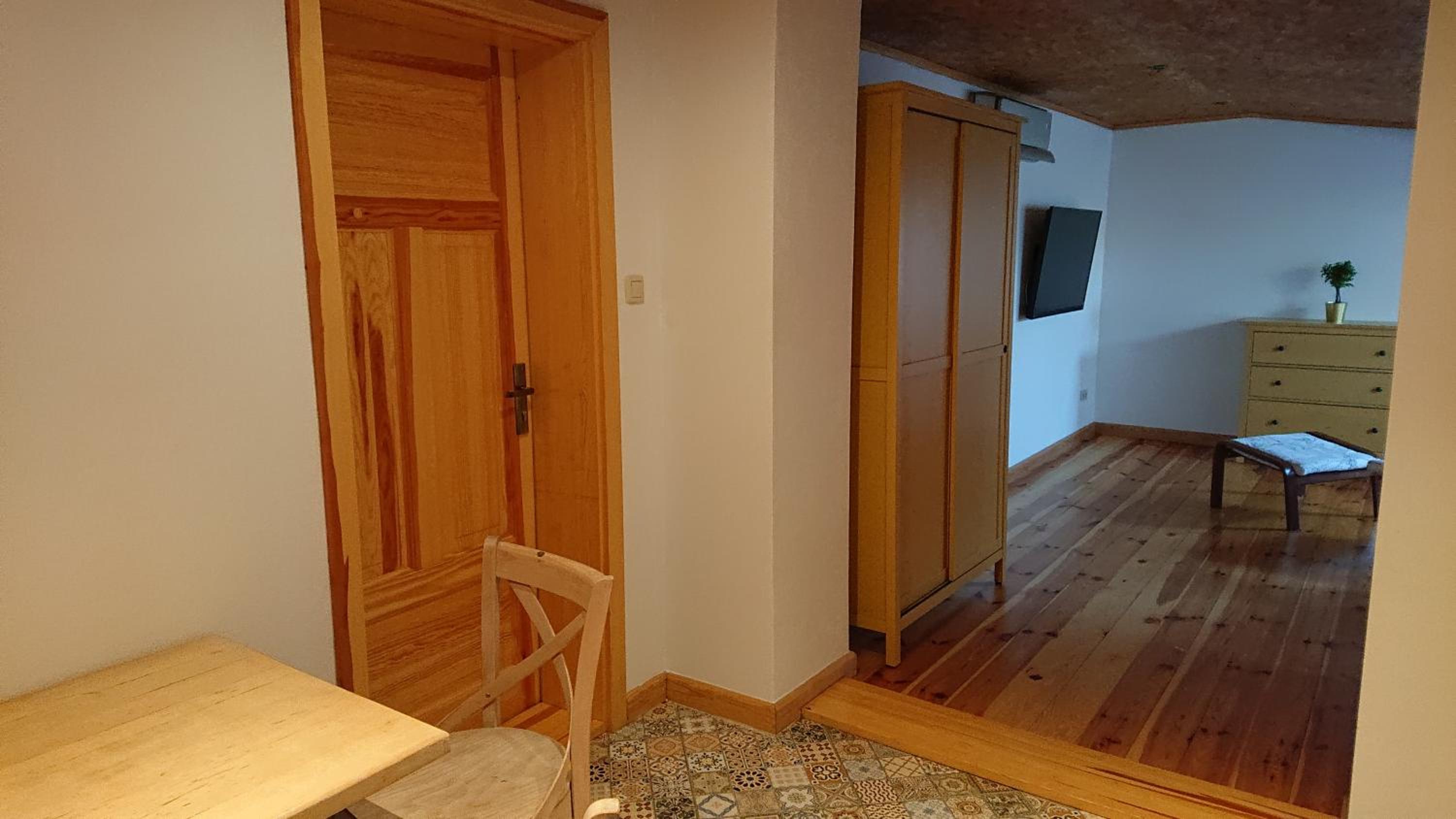 One-Bedroom Apartment - Photo 12