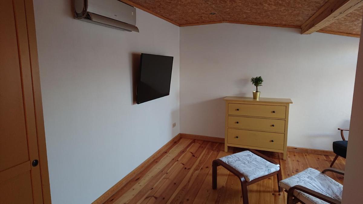 One-Bedroom Apartment - Photo 2