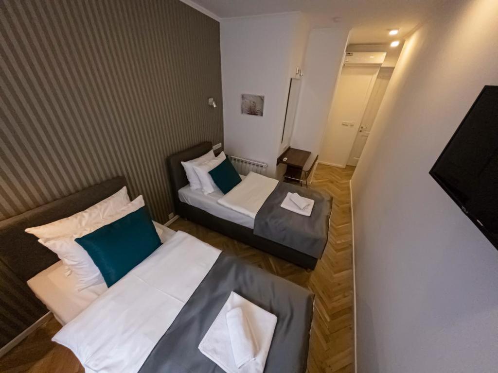 Deluxe Double or Twin Room - Photo 18