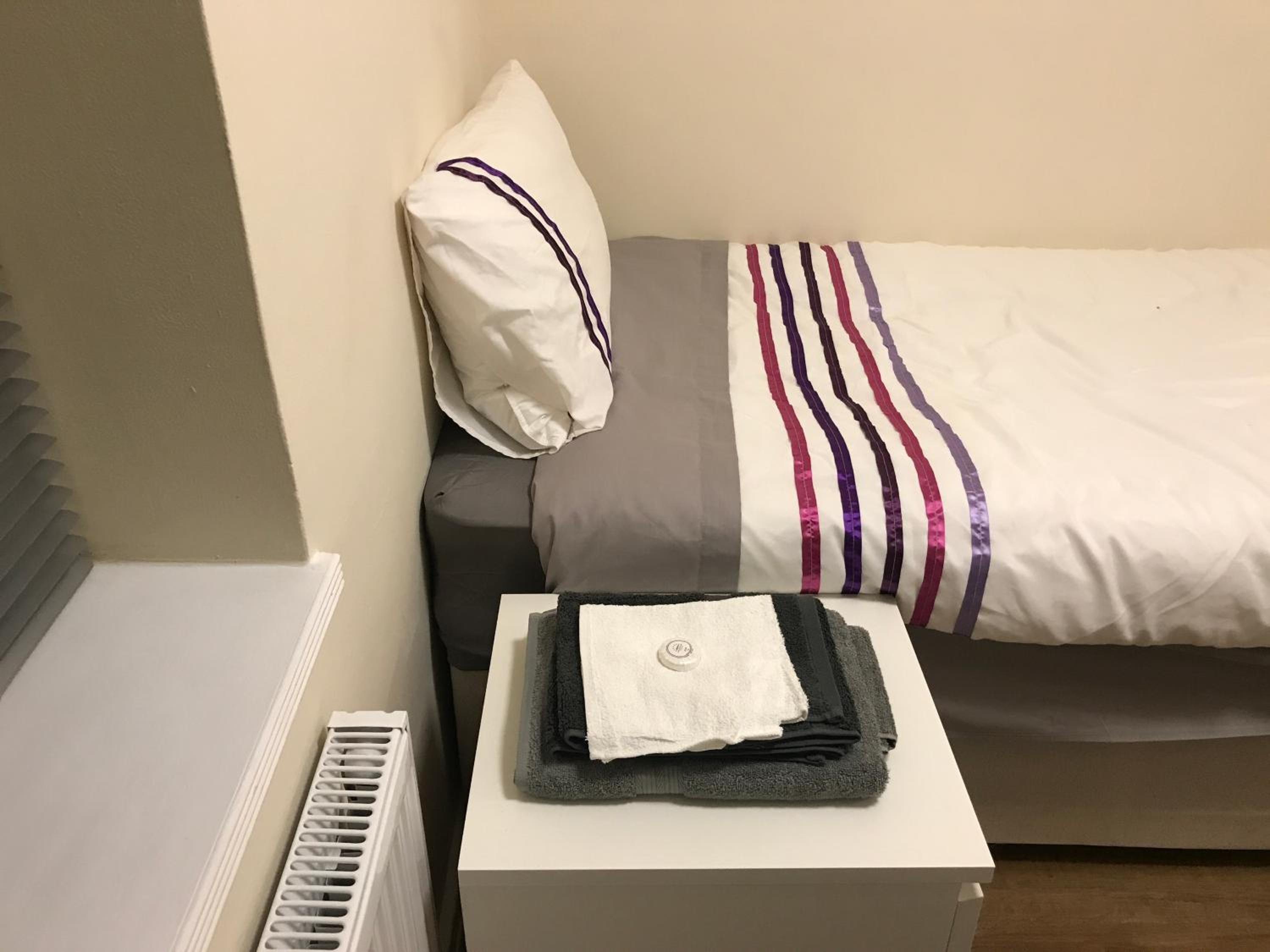 Small Single Room photo 2