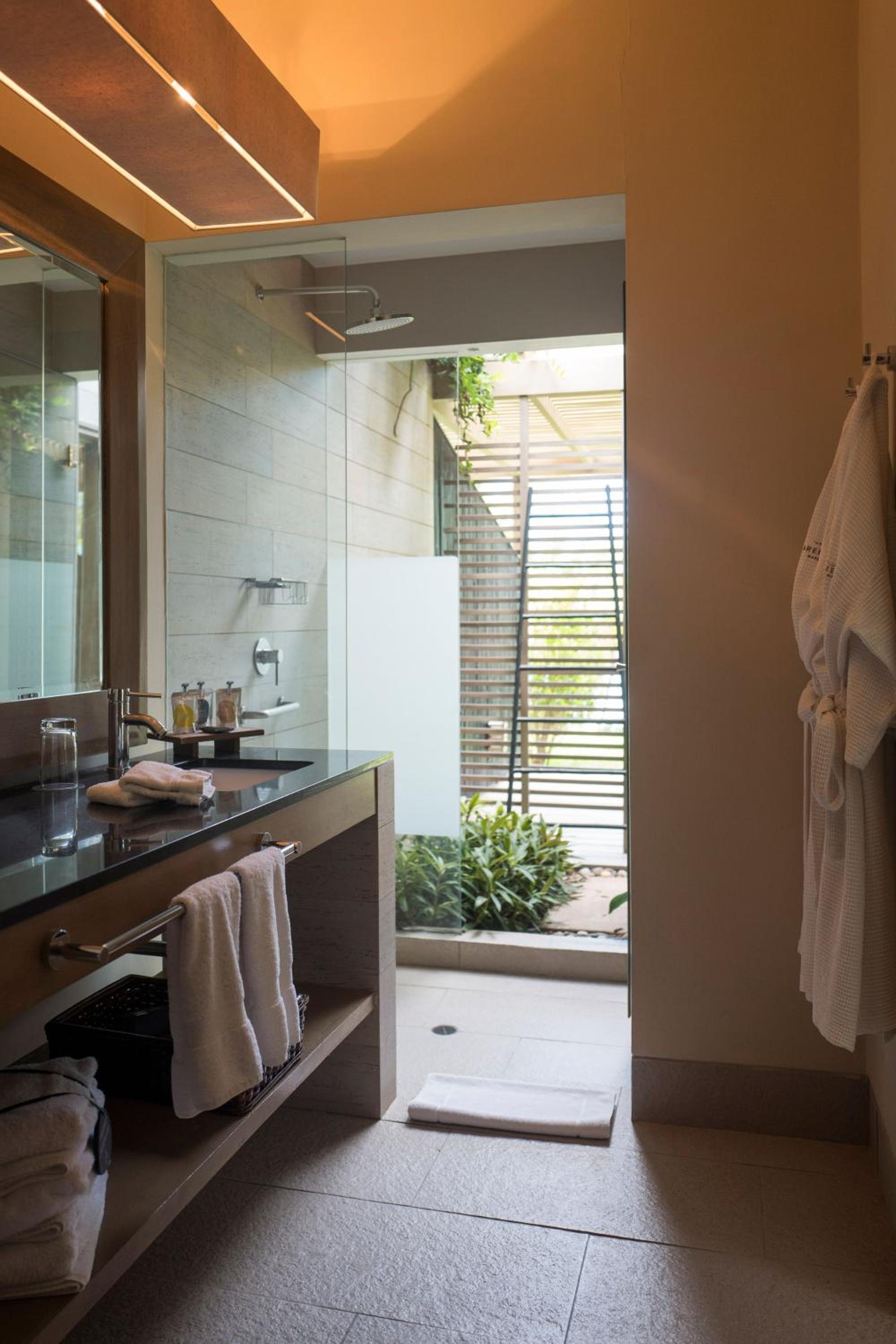 Deluxe Double Room with Ocean View - Photo 2