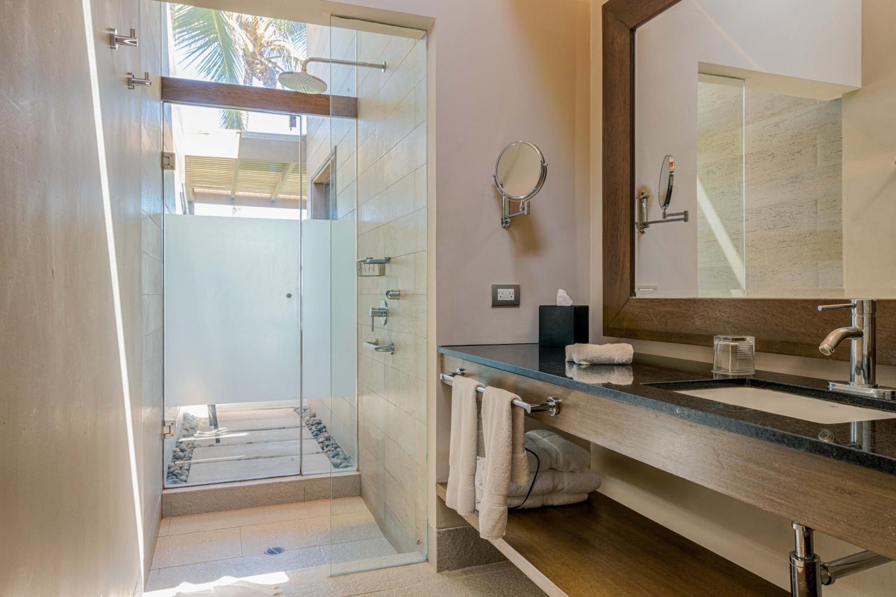 Deluxe Double Room with Ocean View - Photo 3