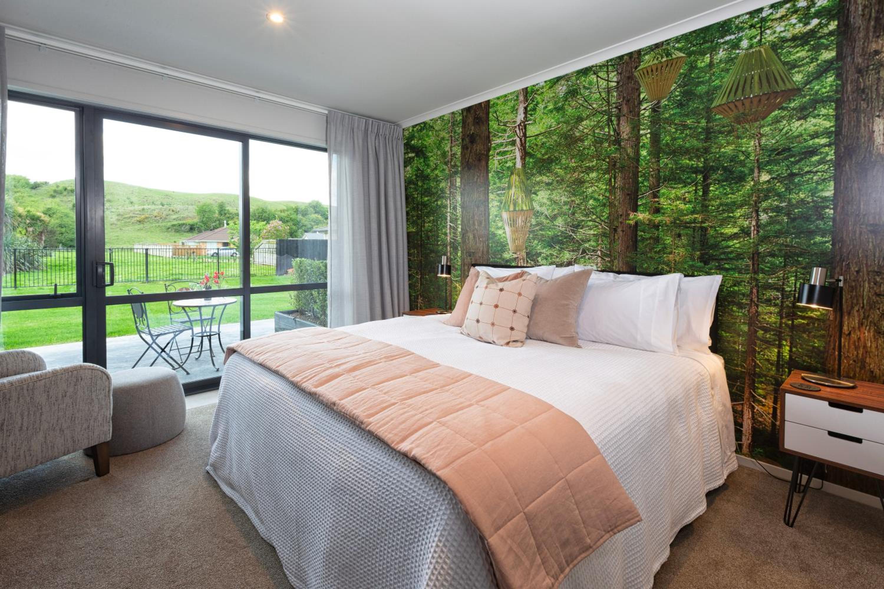 Deluxe King Room photo 1