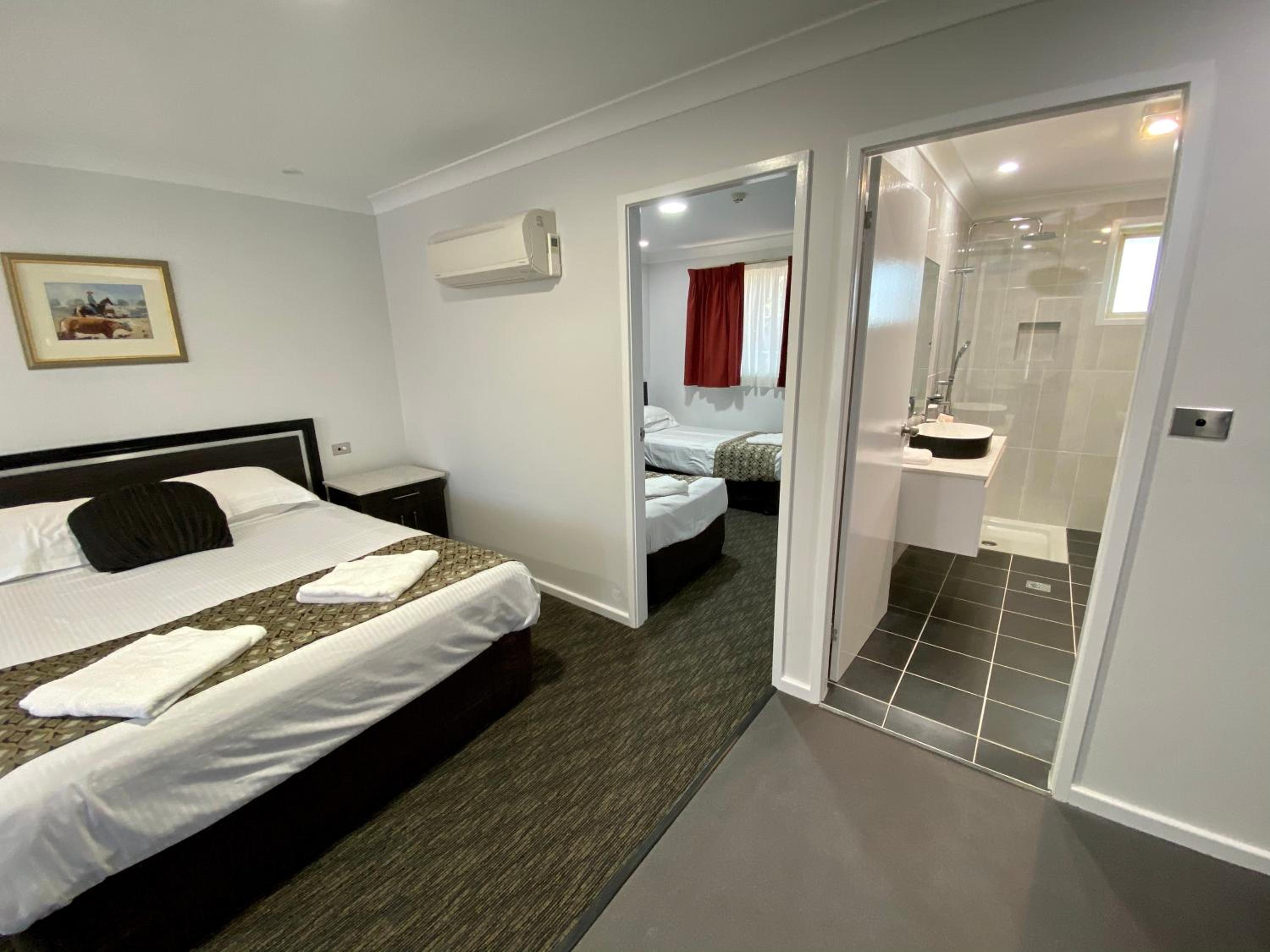 Executive Two-Bedroom Suite with Kitchen - Photo 4