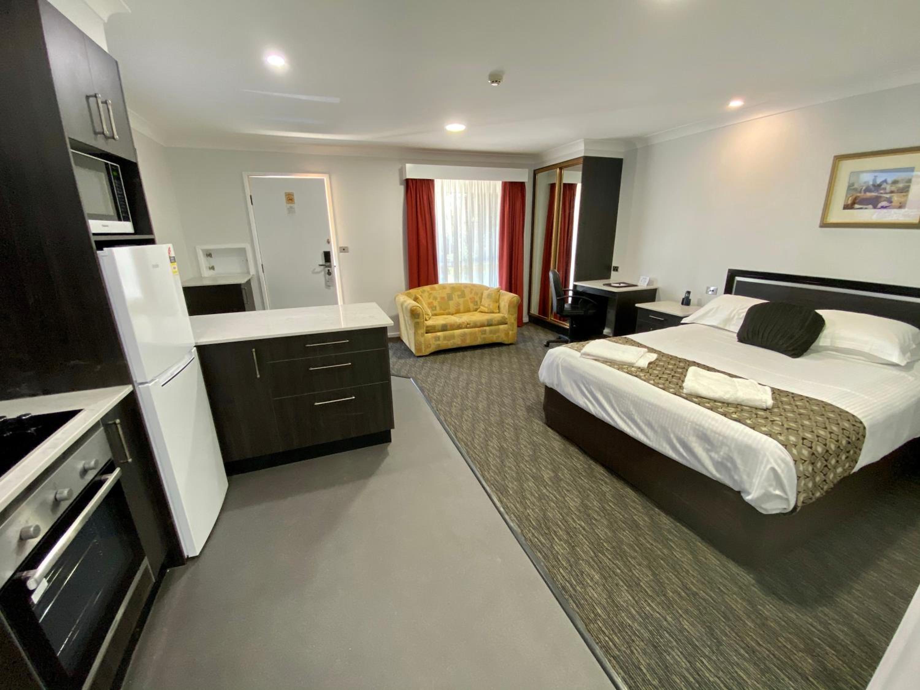 Executive Two-Bedroom Suite with Kitchen - Photo 1