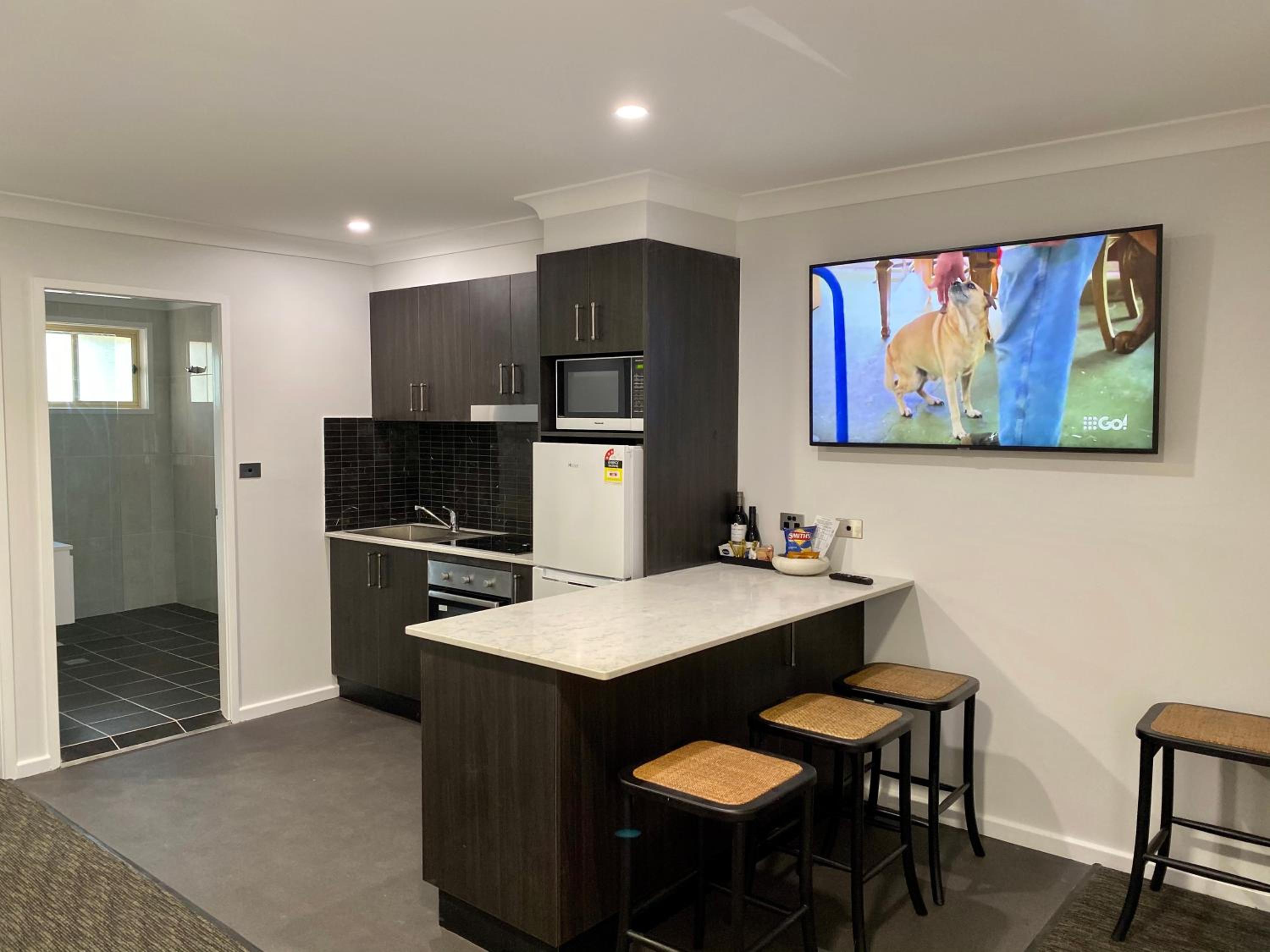 Executive Two-Bedroom Suite with Kitchen - Photo 2