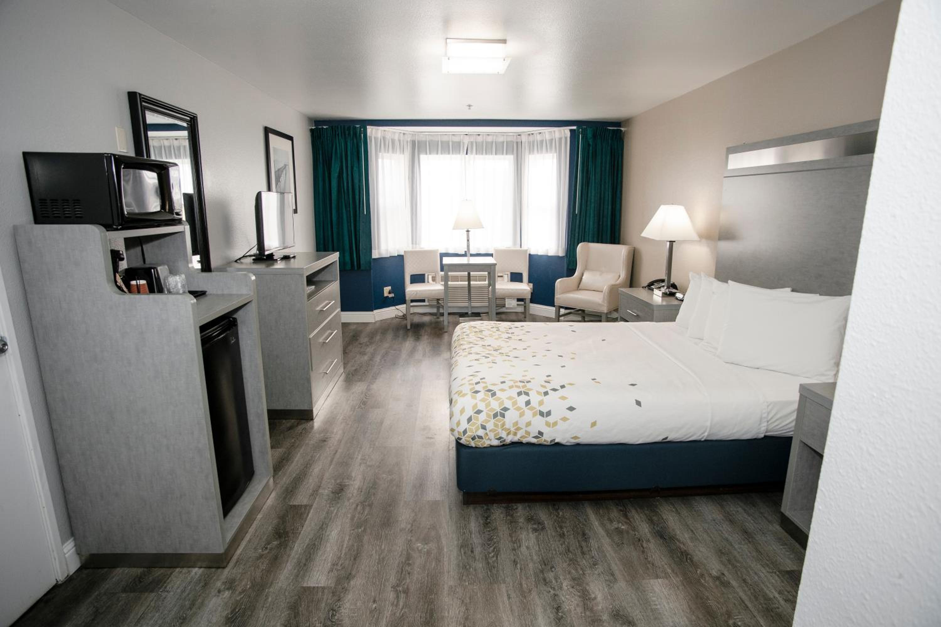 Deluxe Queen Room photo 3