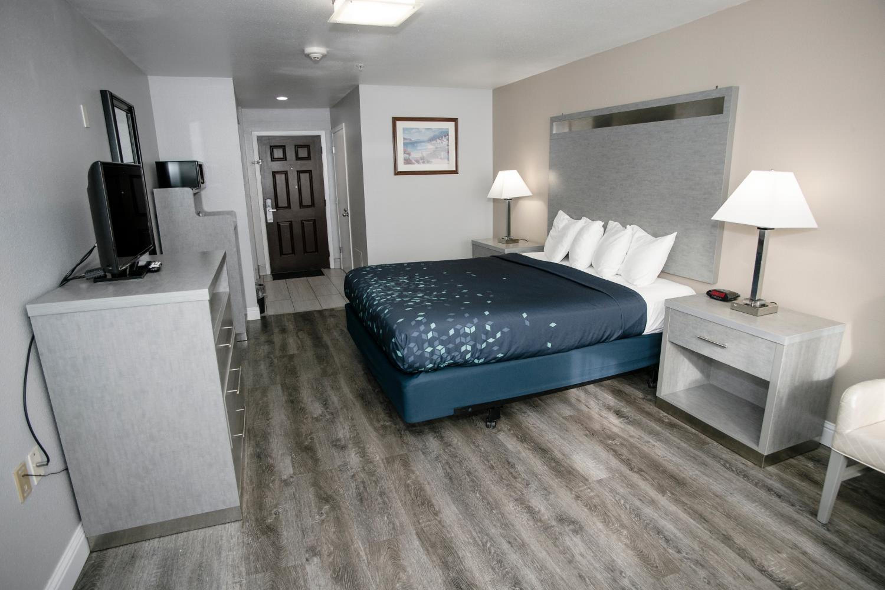 Deluxe King Room photo 3