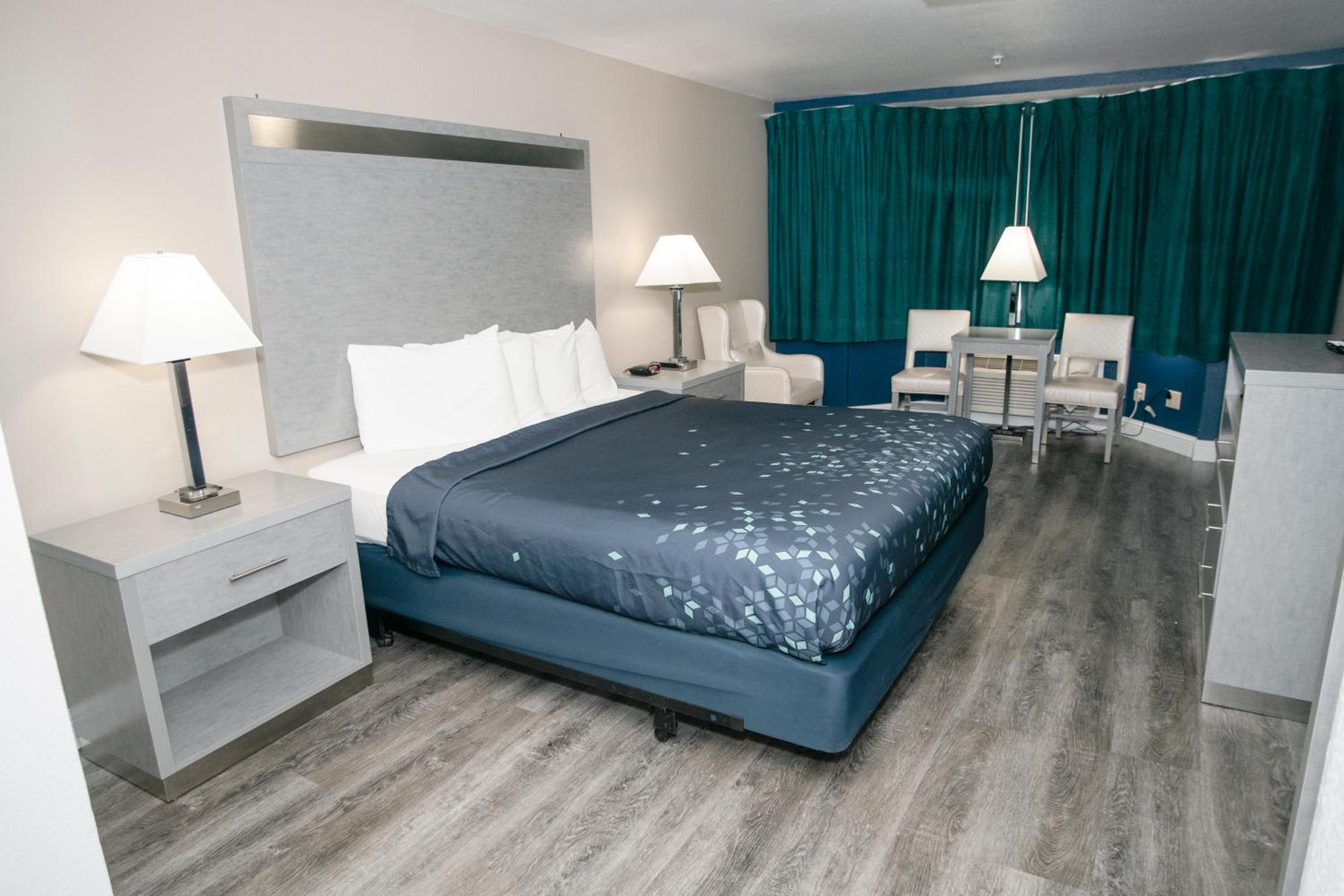 Deluxe King Room photo 2