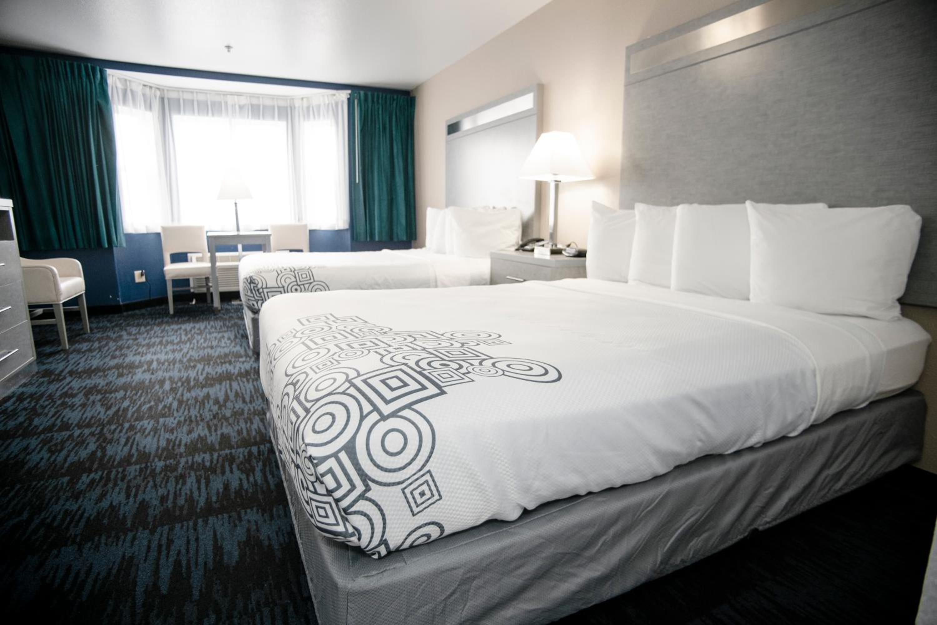 Deluxe Queen Room with Two Queen Beds photo 1