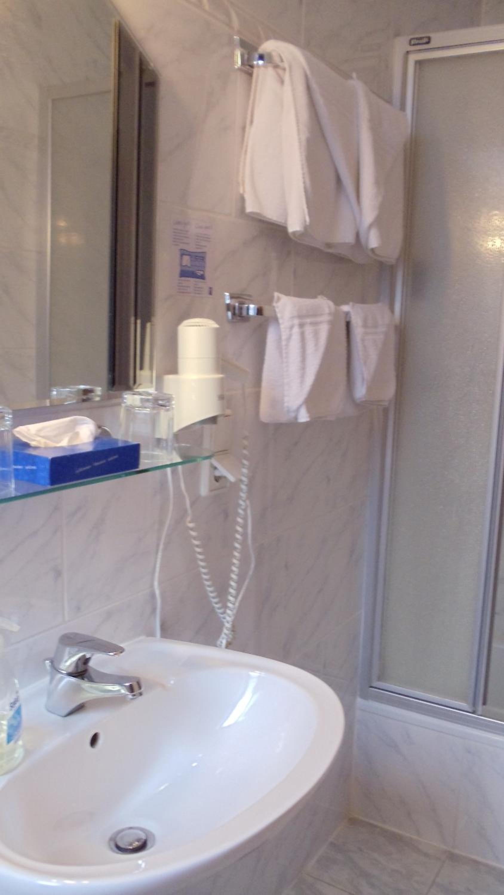 Double Room - Photo 8
