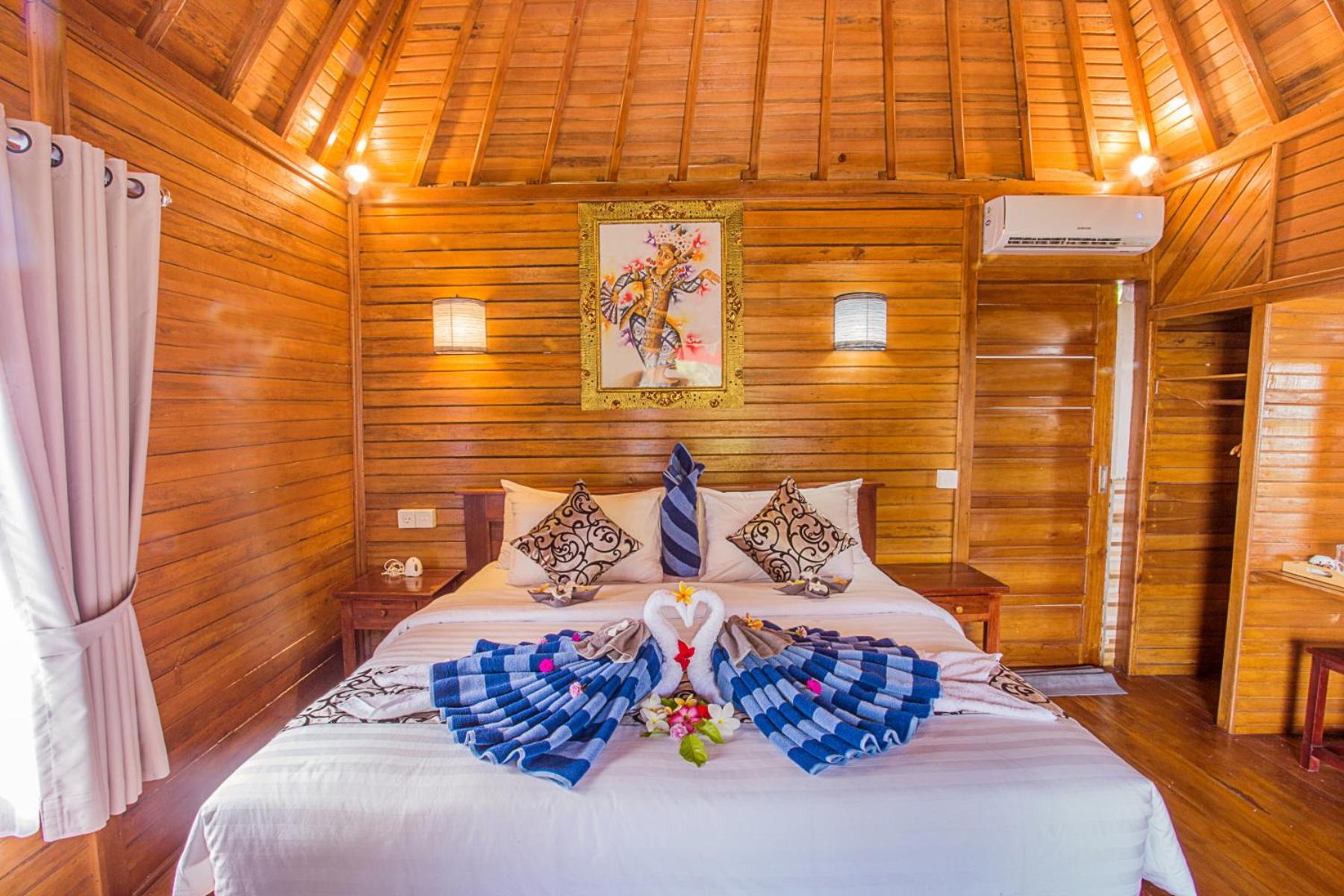 Deluxe Double Room with Balcony - Photo 3