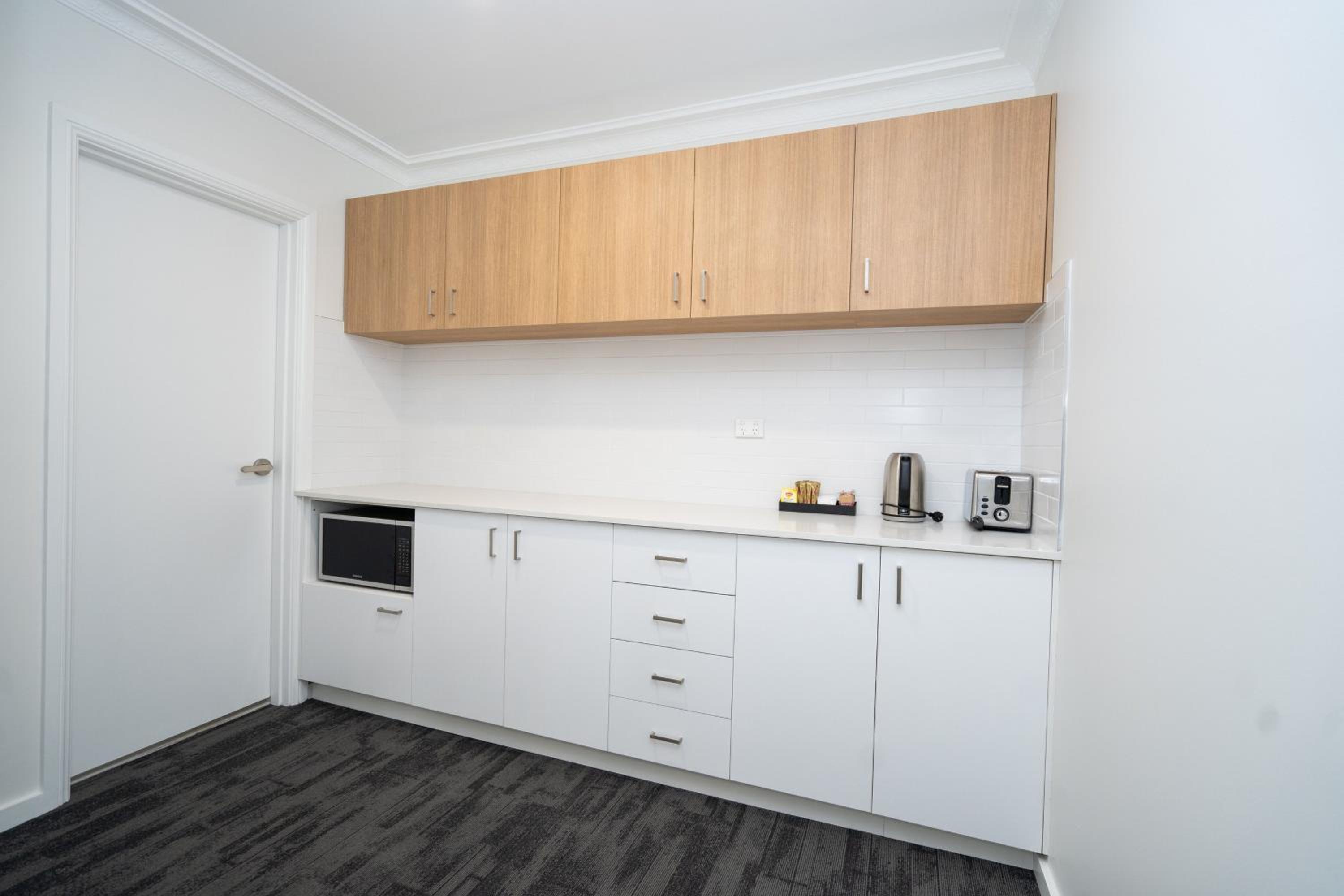 Executive Suite - Photo 3