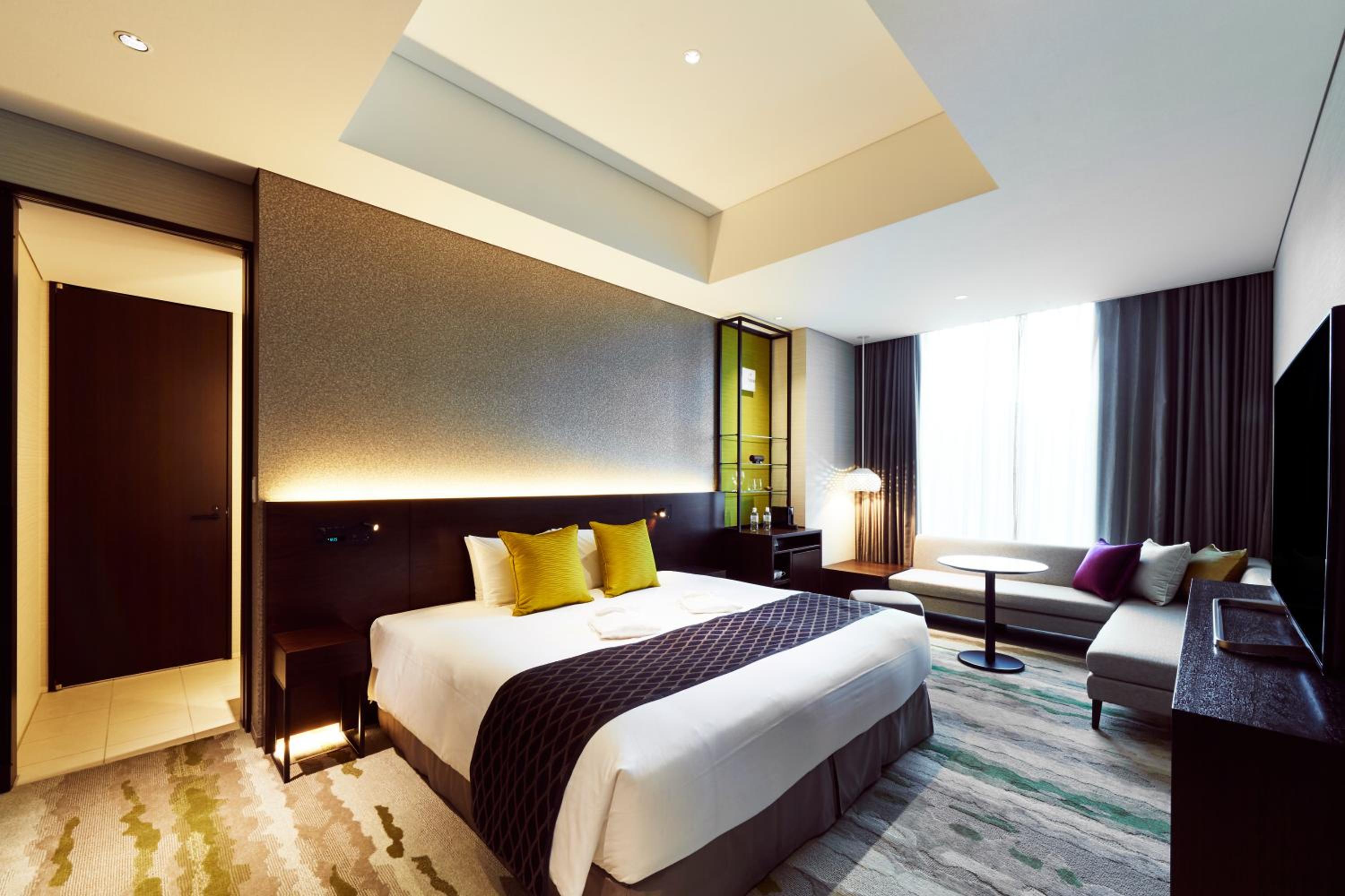 Deluxe King Room - Non-Smoking - Photo 1