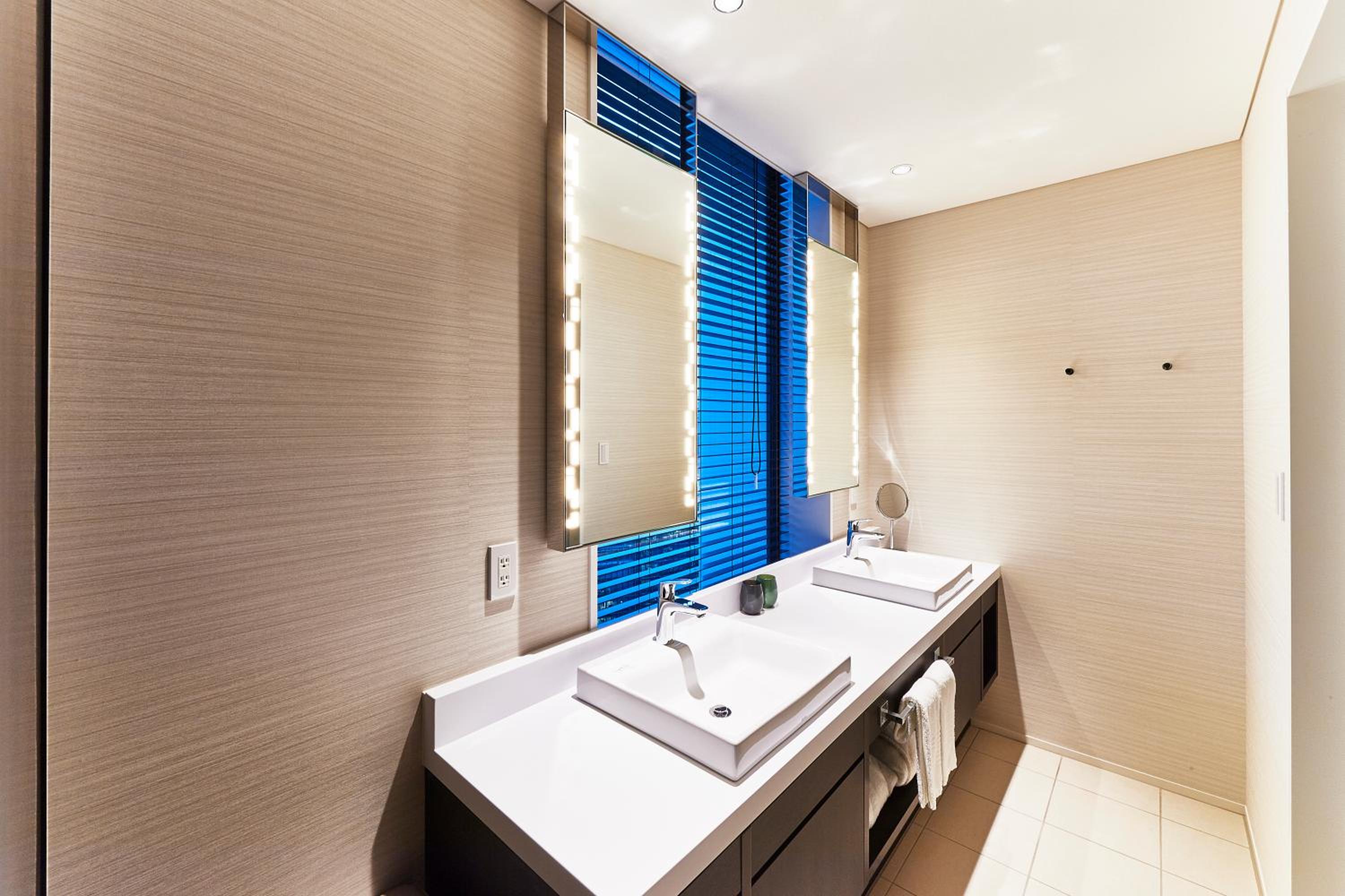 Deluxe Twin Room - Non-Smoking - Photo 5