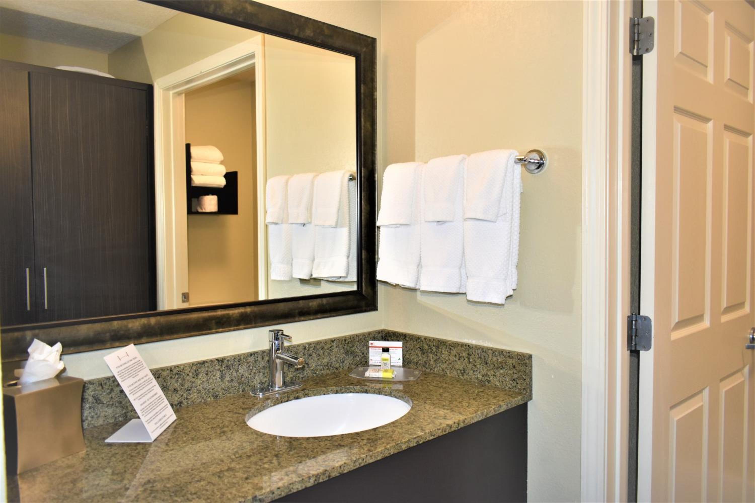 Studio Suite - Photo 2