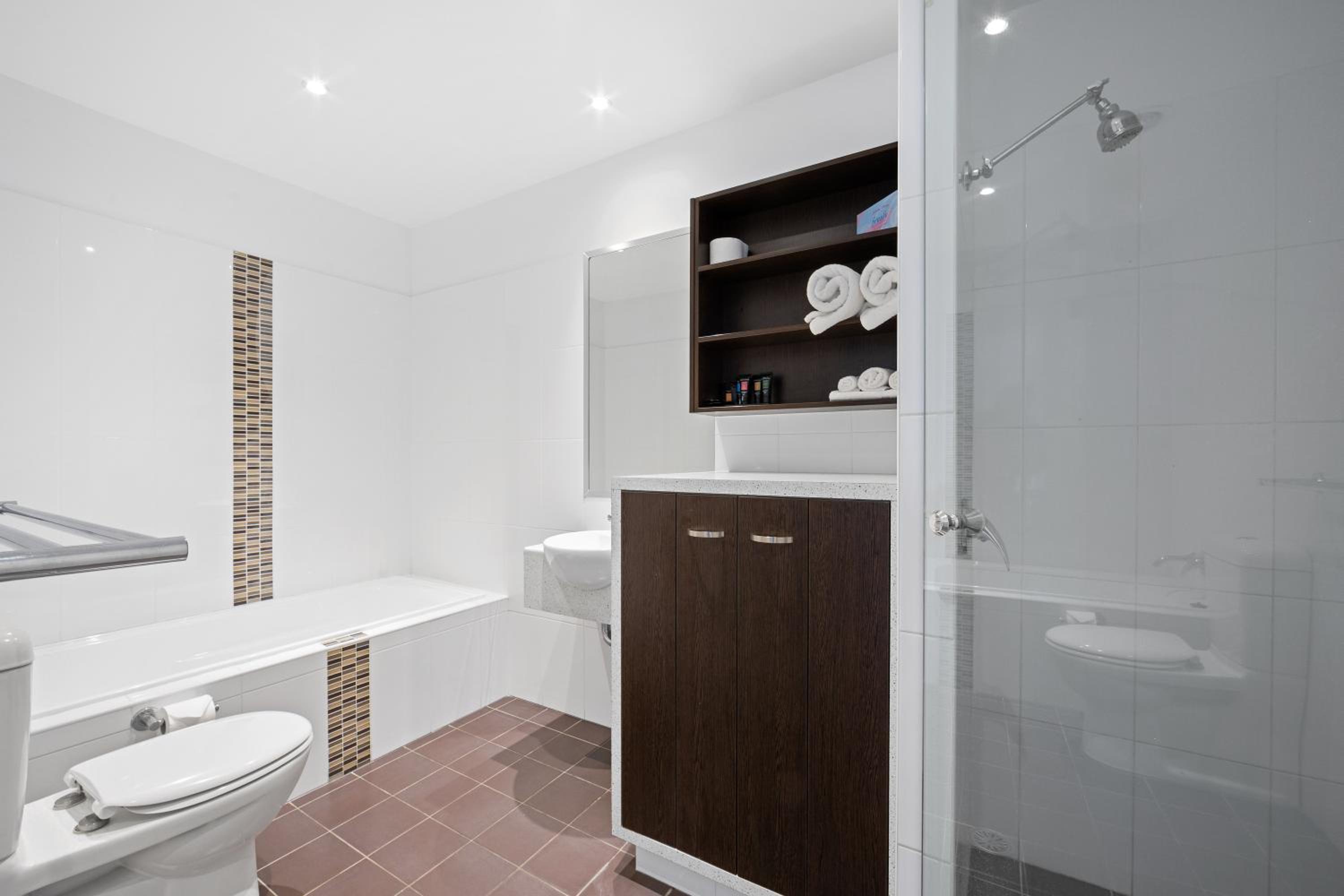One-Bedroom Apartment (No Housekeeping) photo 3
