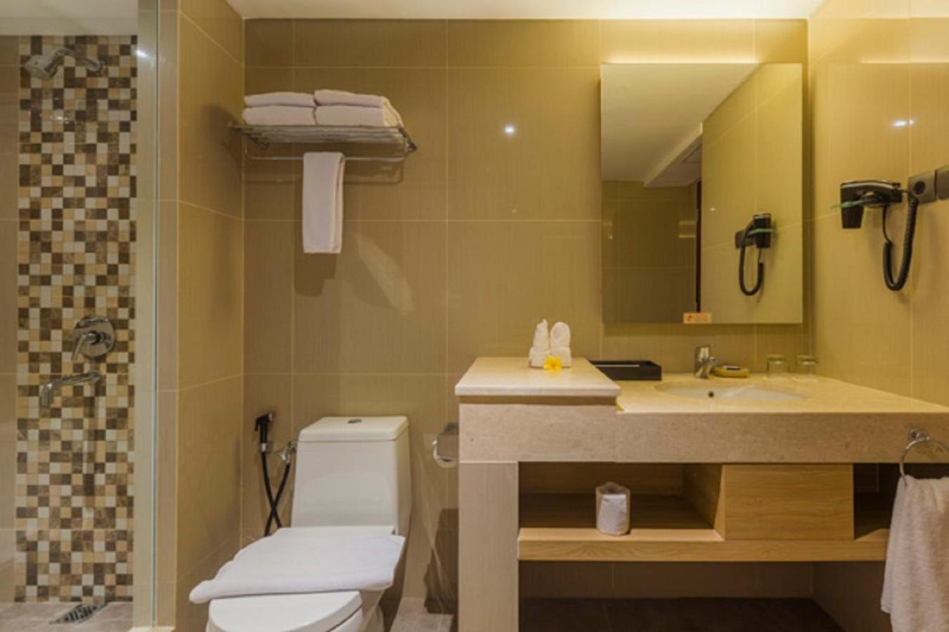 Superior Twin Room with Shower - Non-Smoking photo 2