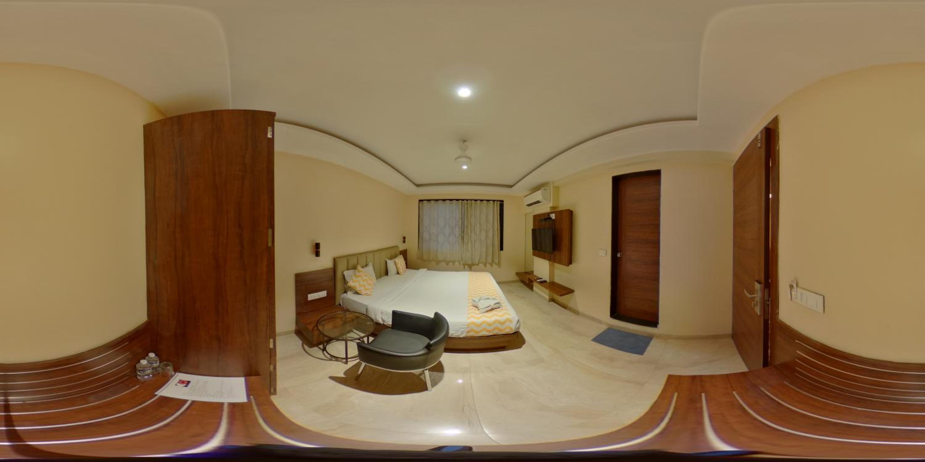Deluxe King Room India National Only