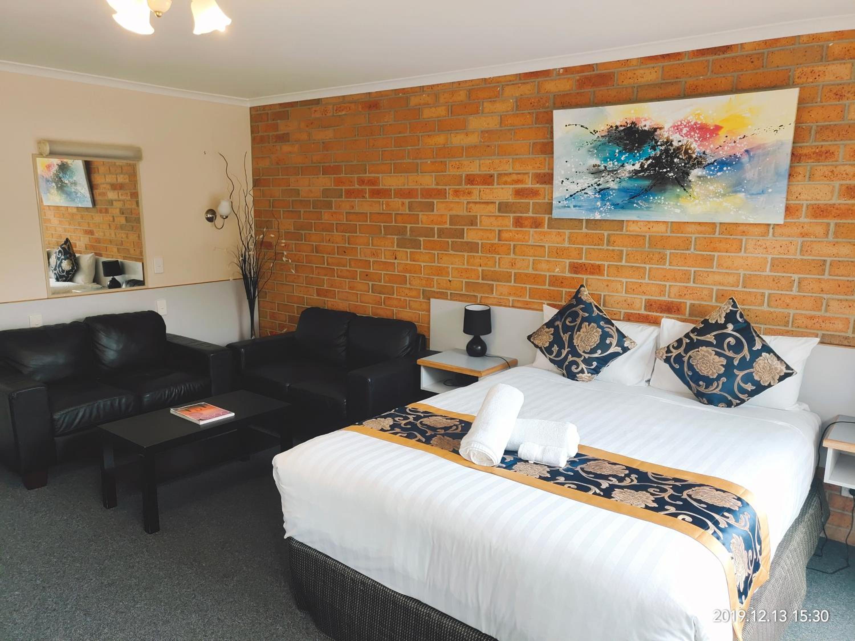 Deluxe Suite with Spa Bath - Photo 1