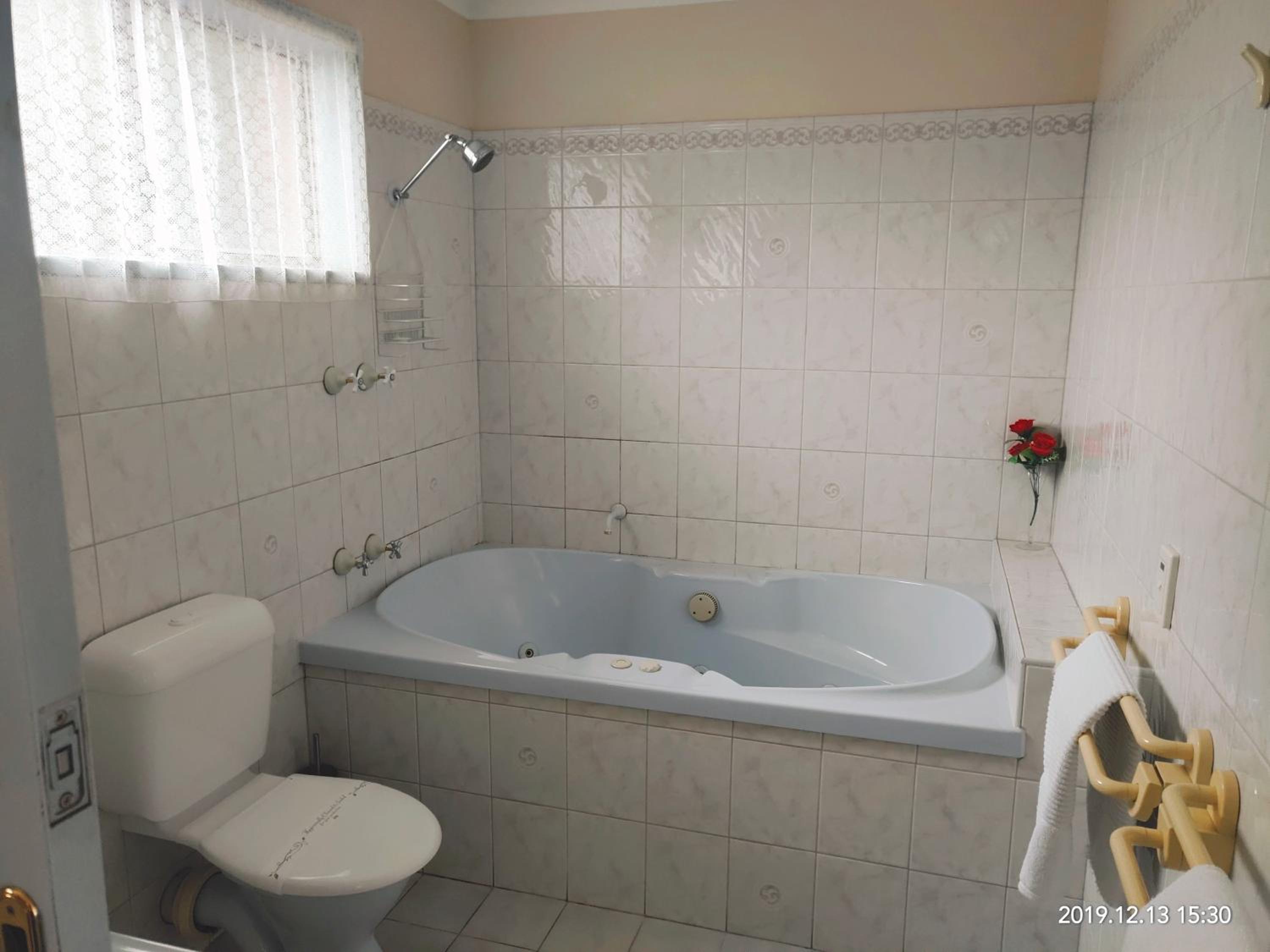 Deluxe Suite with Spa Bath - Photo 5
