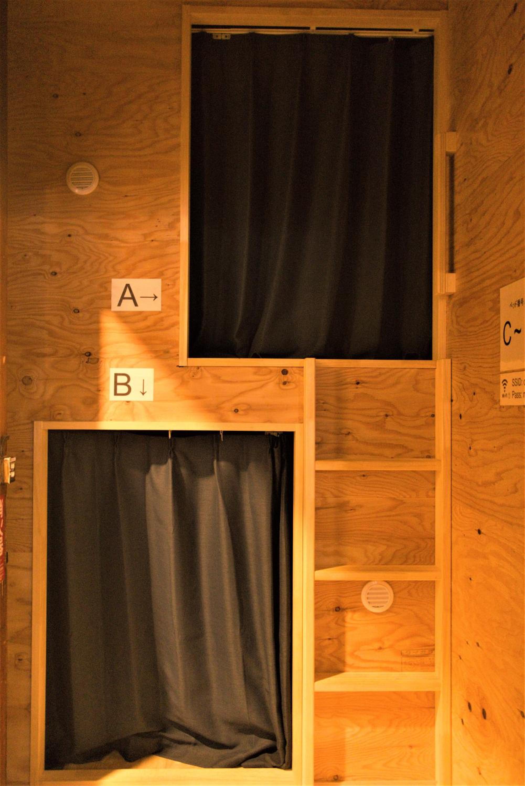 Capsule Bed in 8-Bed Mixed Dormitory Room photo 1