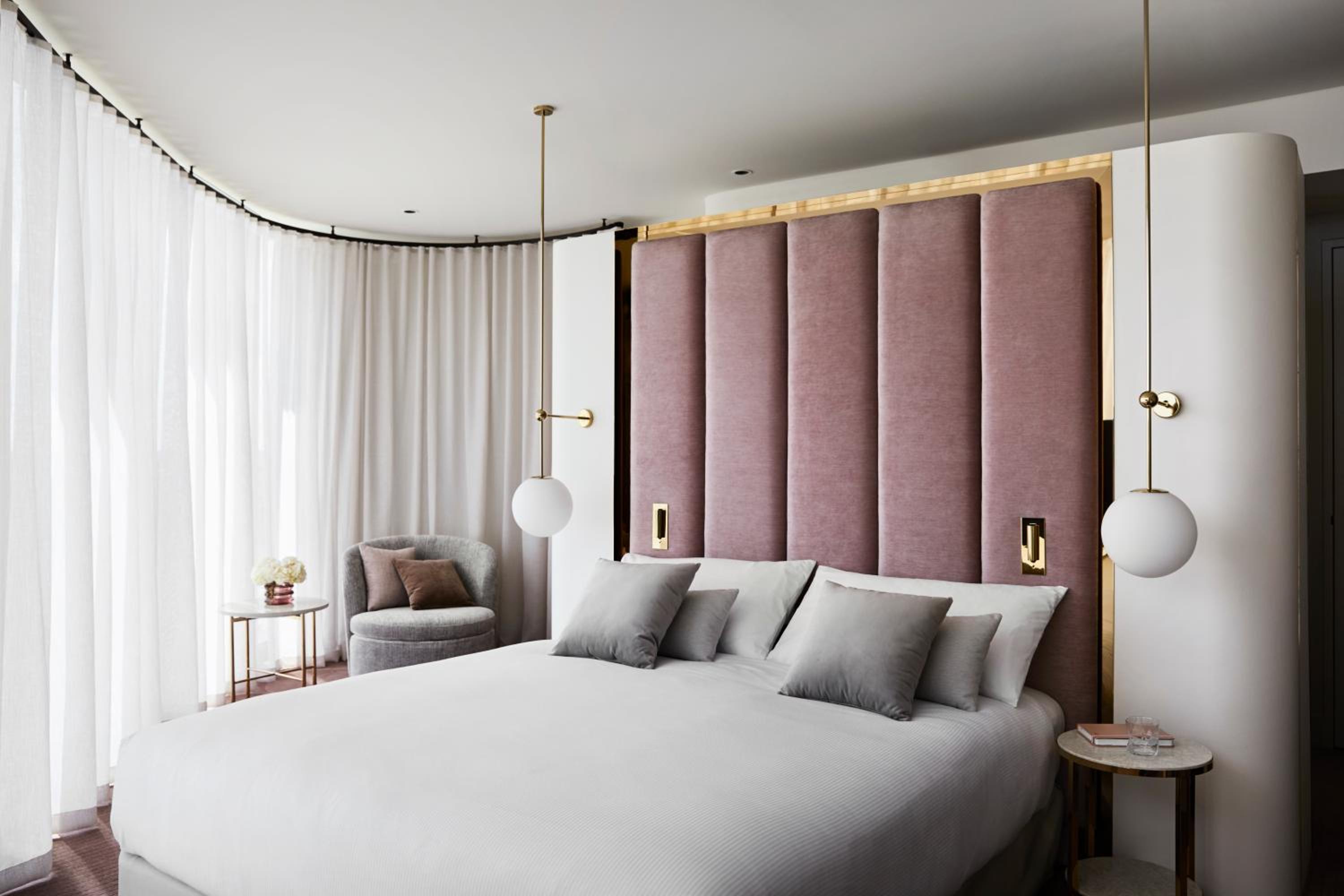 Deluxe King Suite - Photo 6