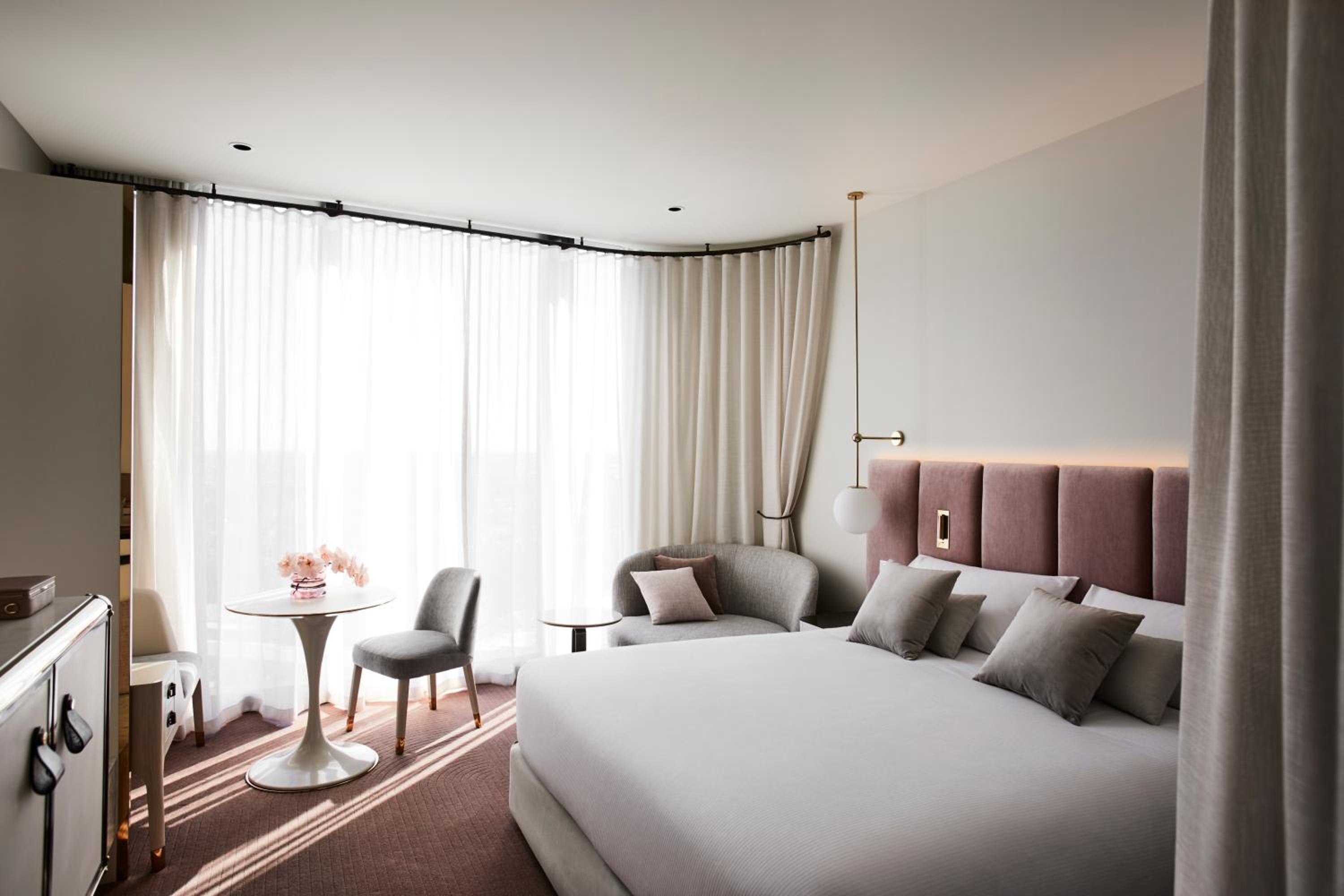 Deluxe King Room with Open Bathroom - Photo 1