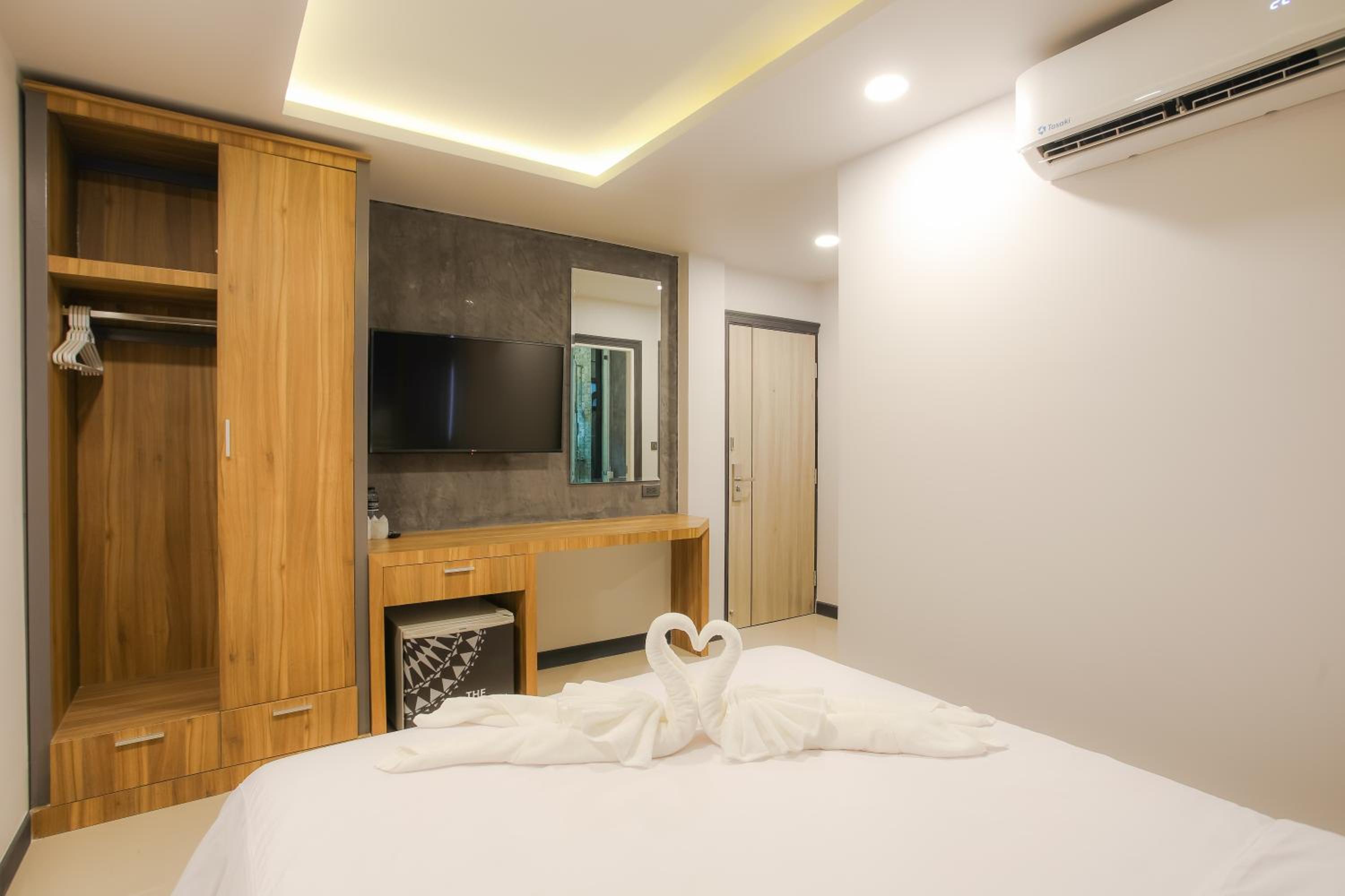 Standard Queen Room