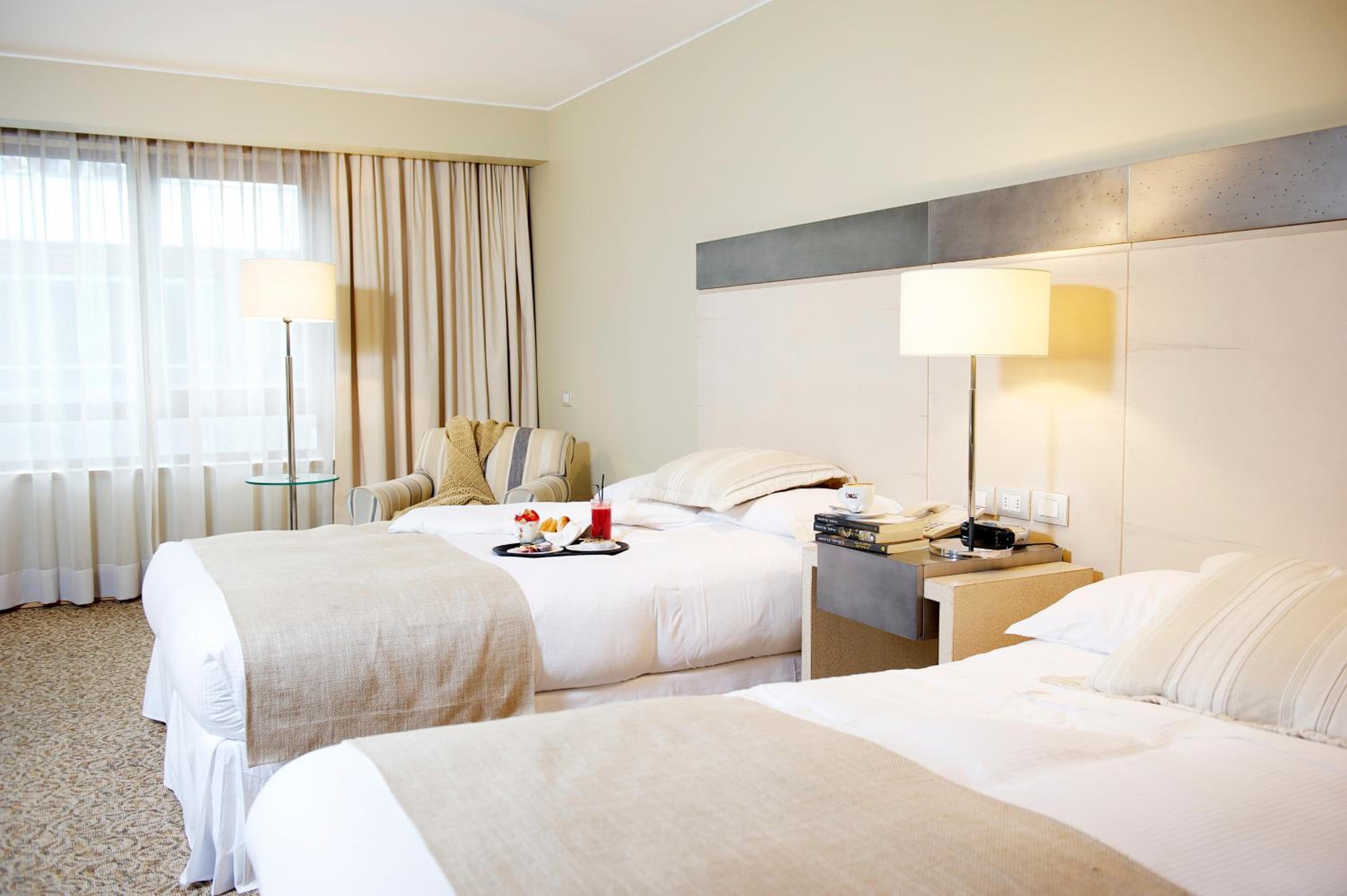 Twin Room - Non-Smoking - Photo 3