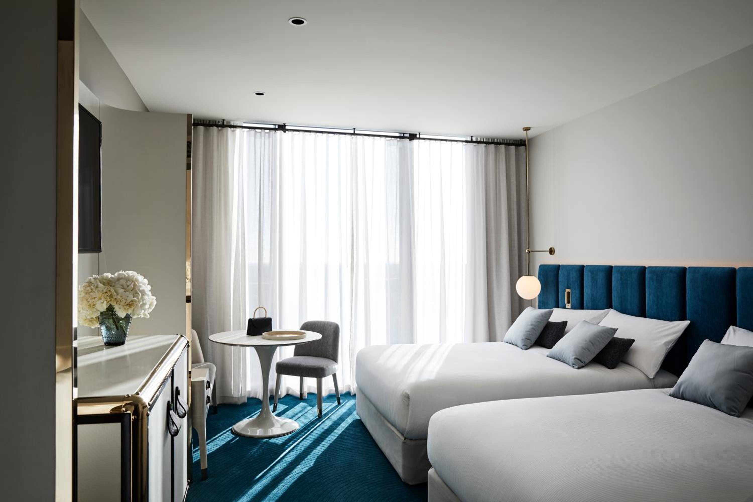 Classic Queen Room with Two Queen Beds - Photo 3