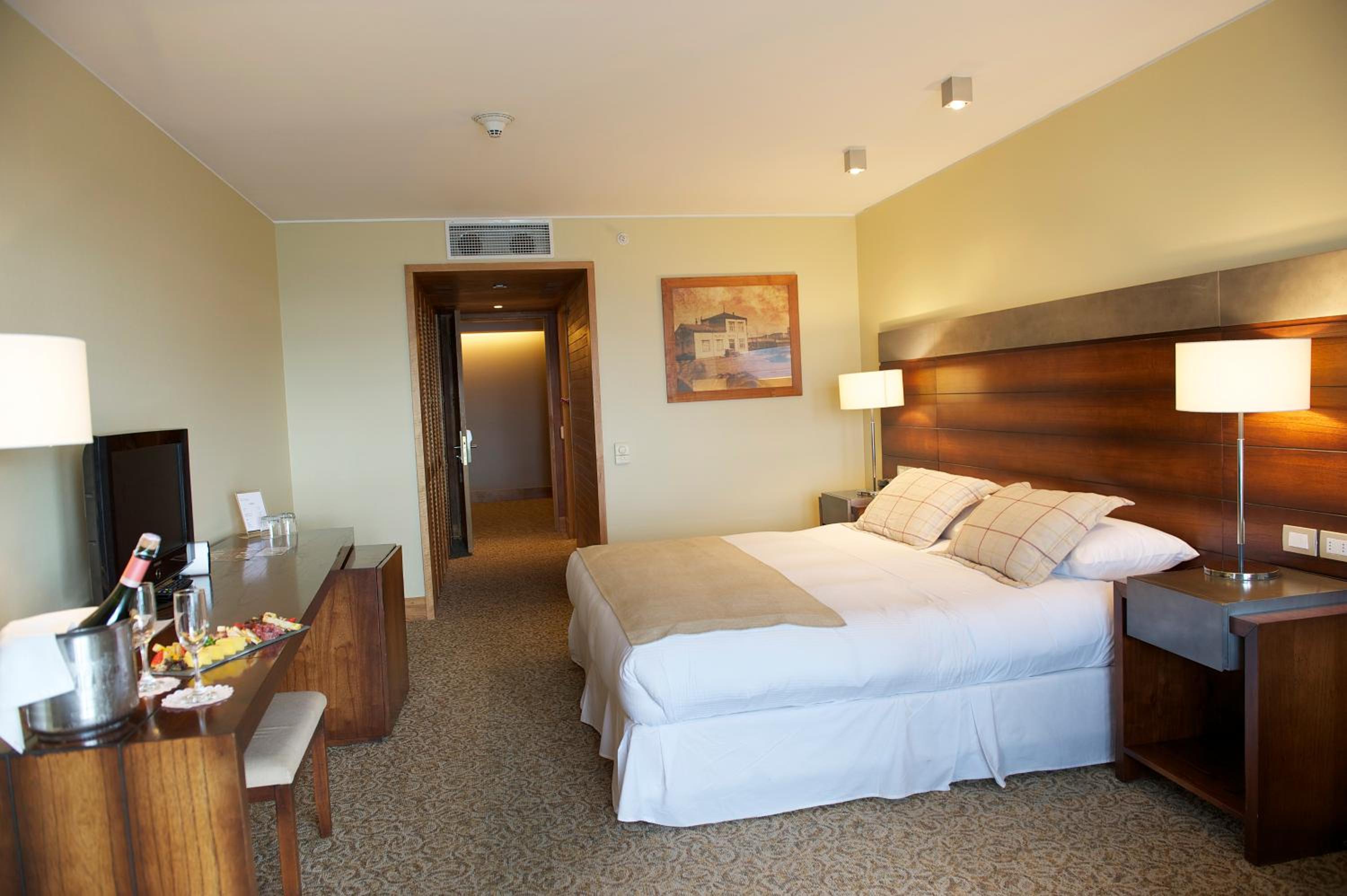 King Studio Suite with View - Non-Smoking - Photo 1