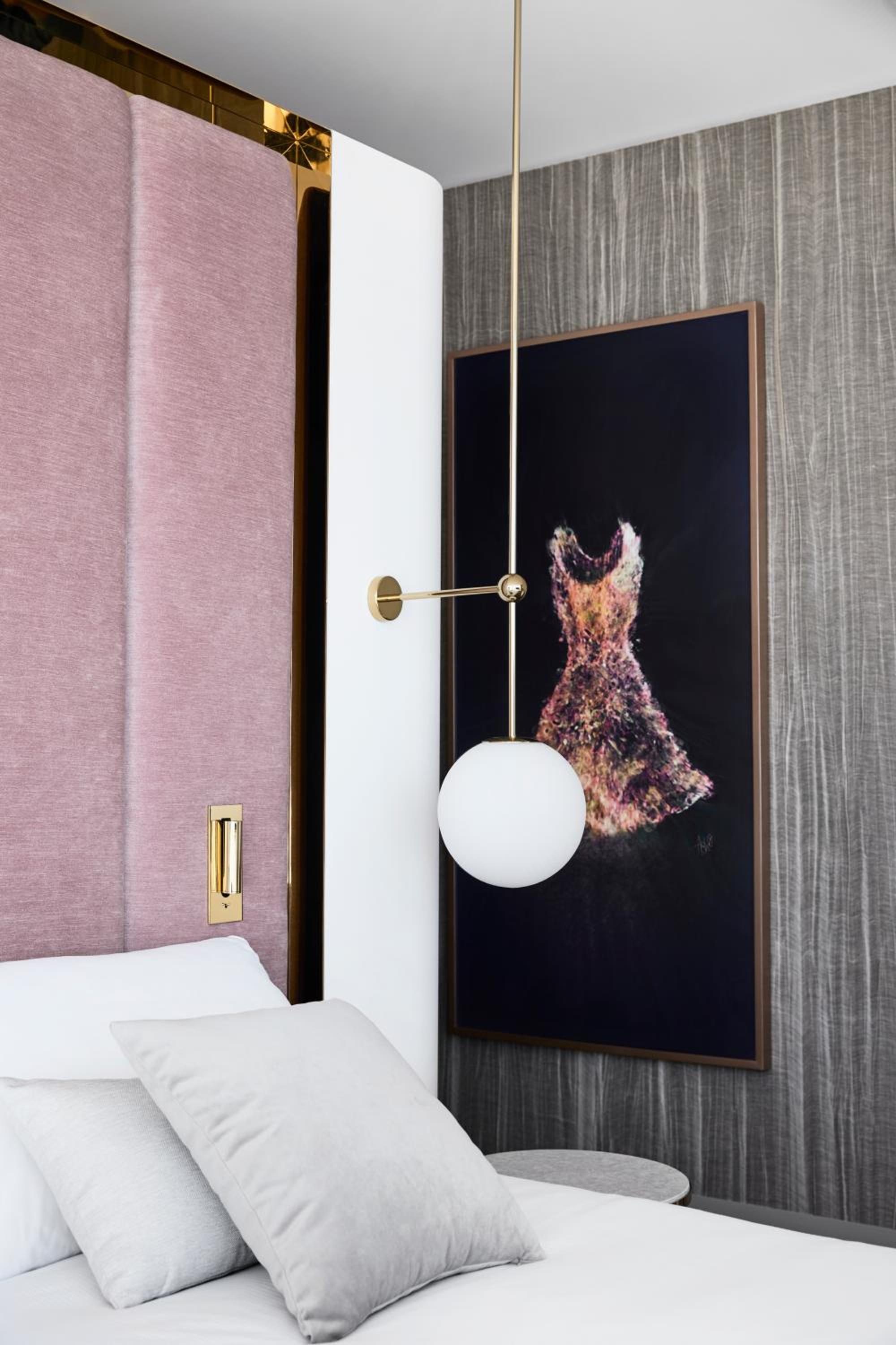 Deluxe King Suite - Photo 8