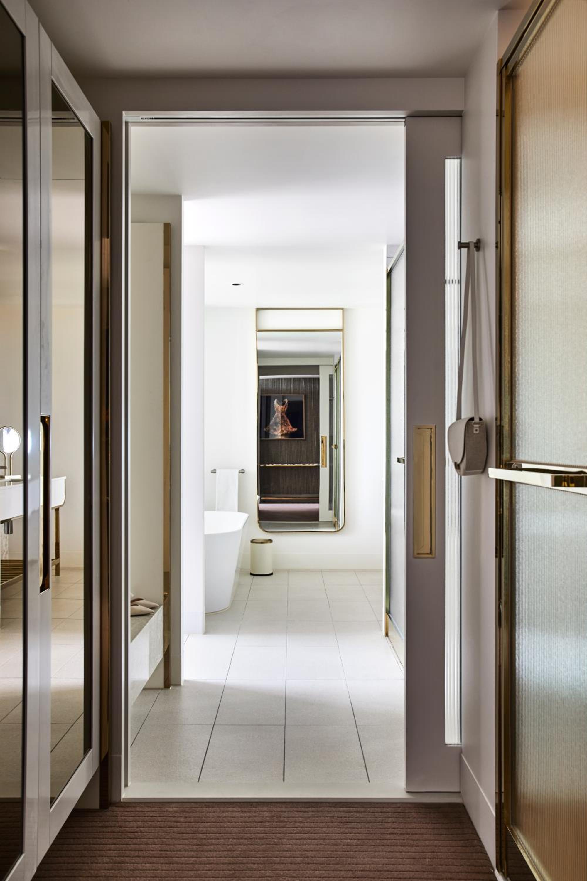One-Bedroom Deluxe King Suite - Photo 7