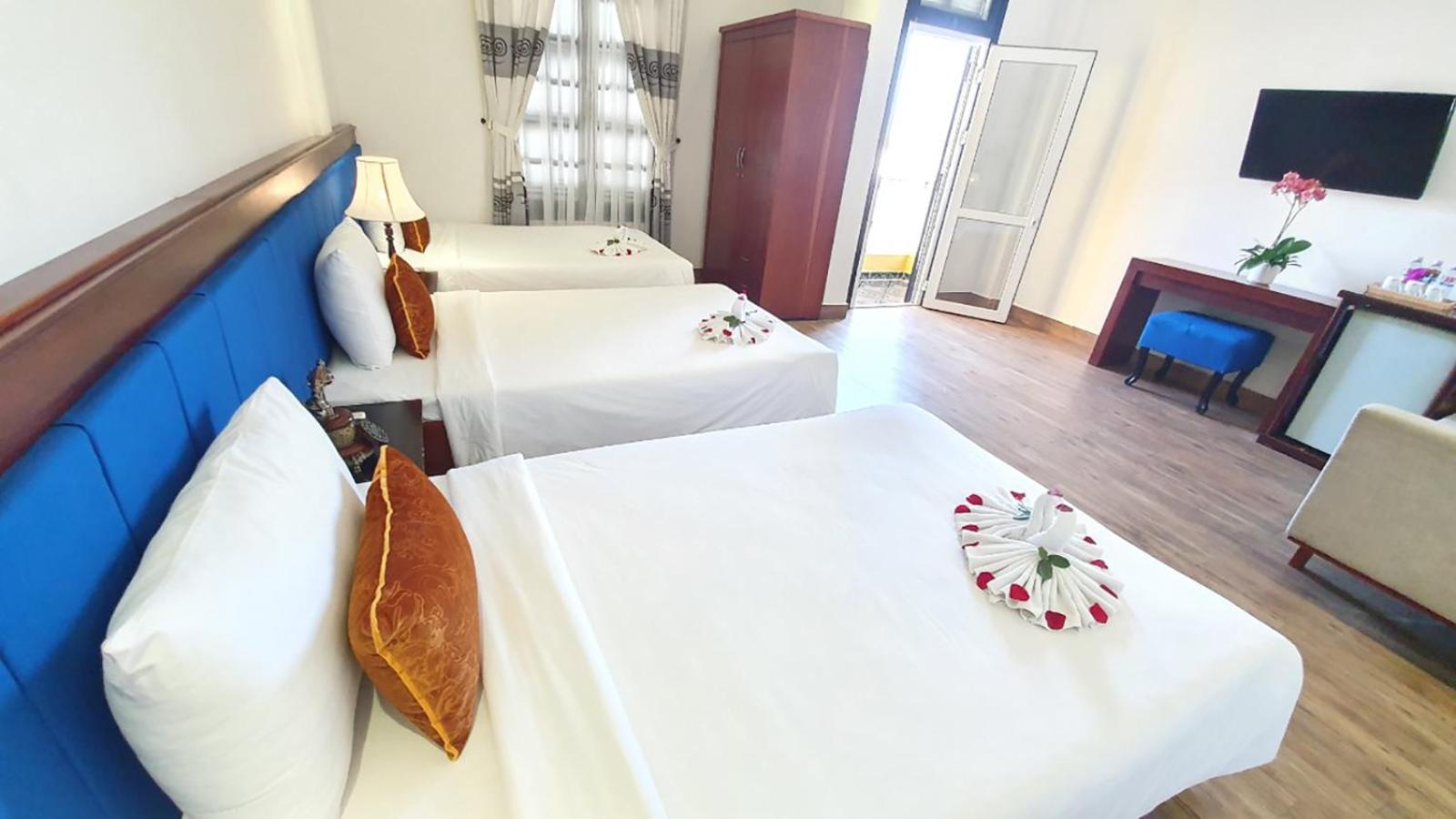 Deluxe Triple Room - Photo 10