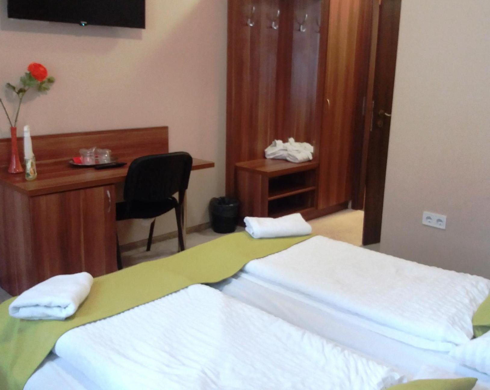 Double Room - Photo 2