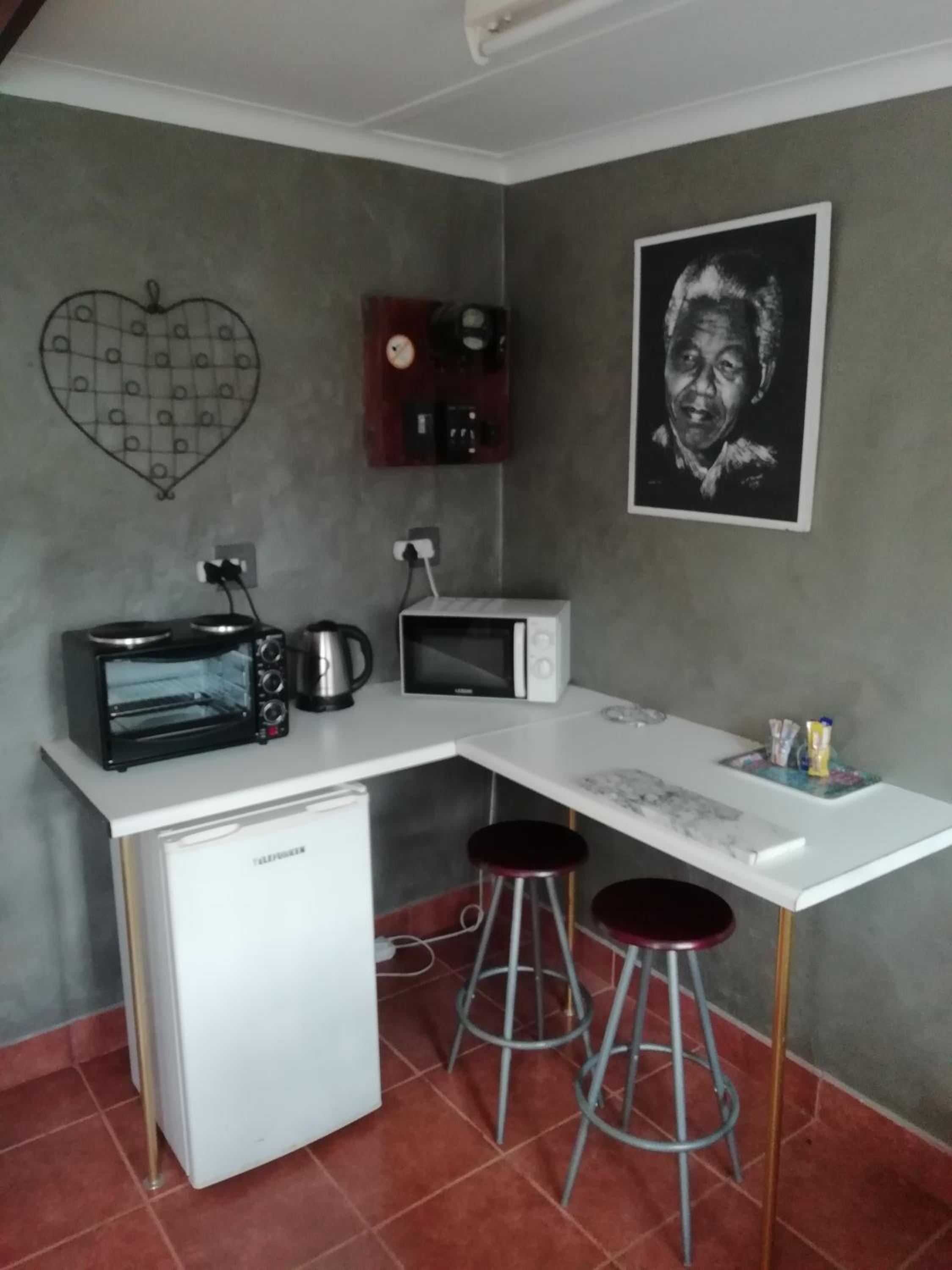 Budget Double Room - Photo 5