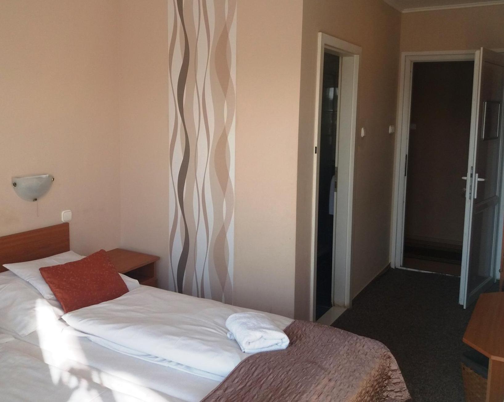 Double Room - Photo 3