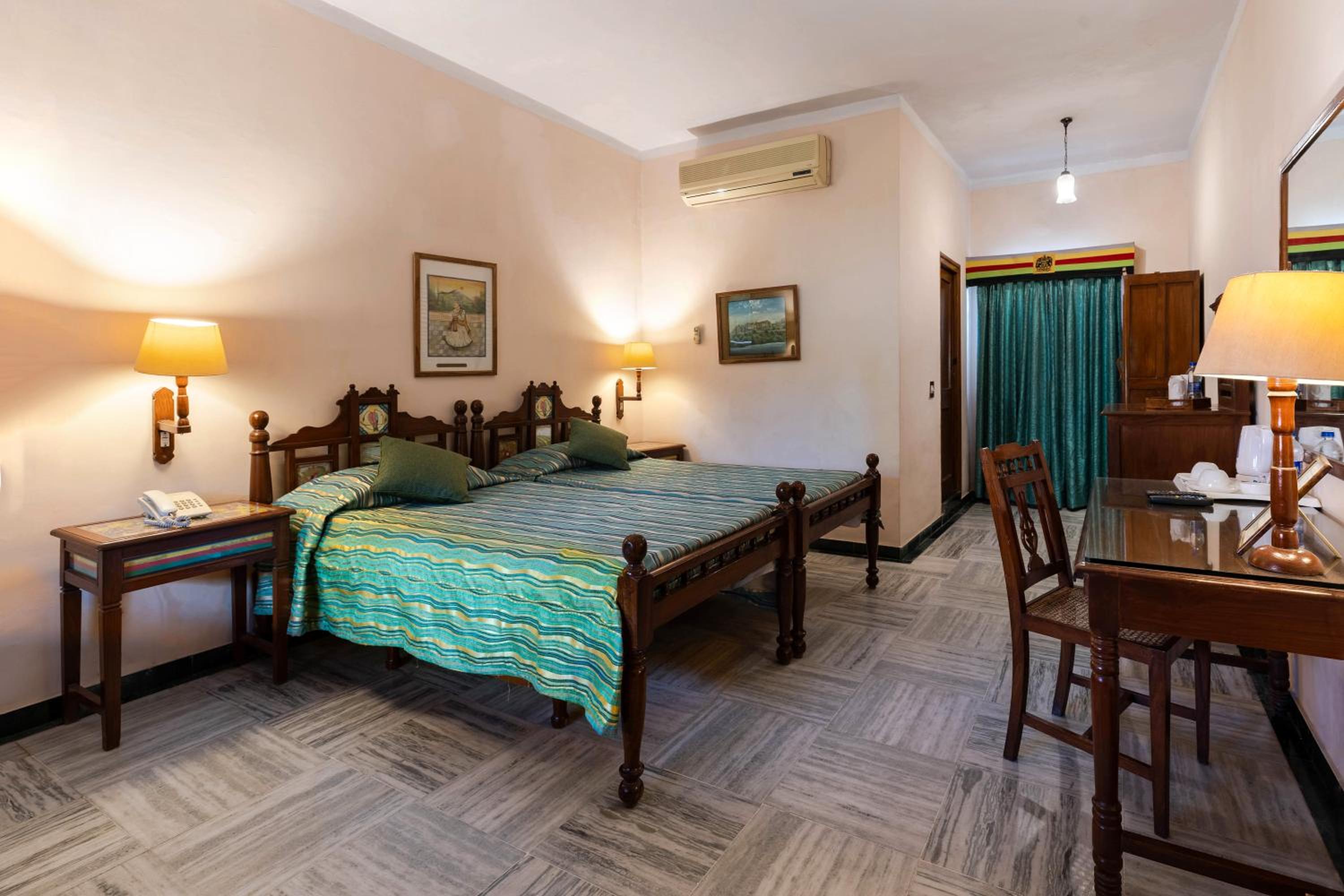 Deluxe Room - Photo 5
